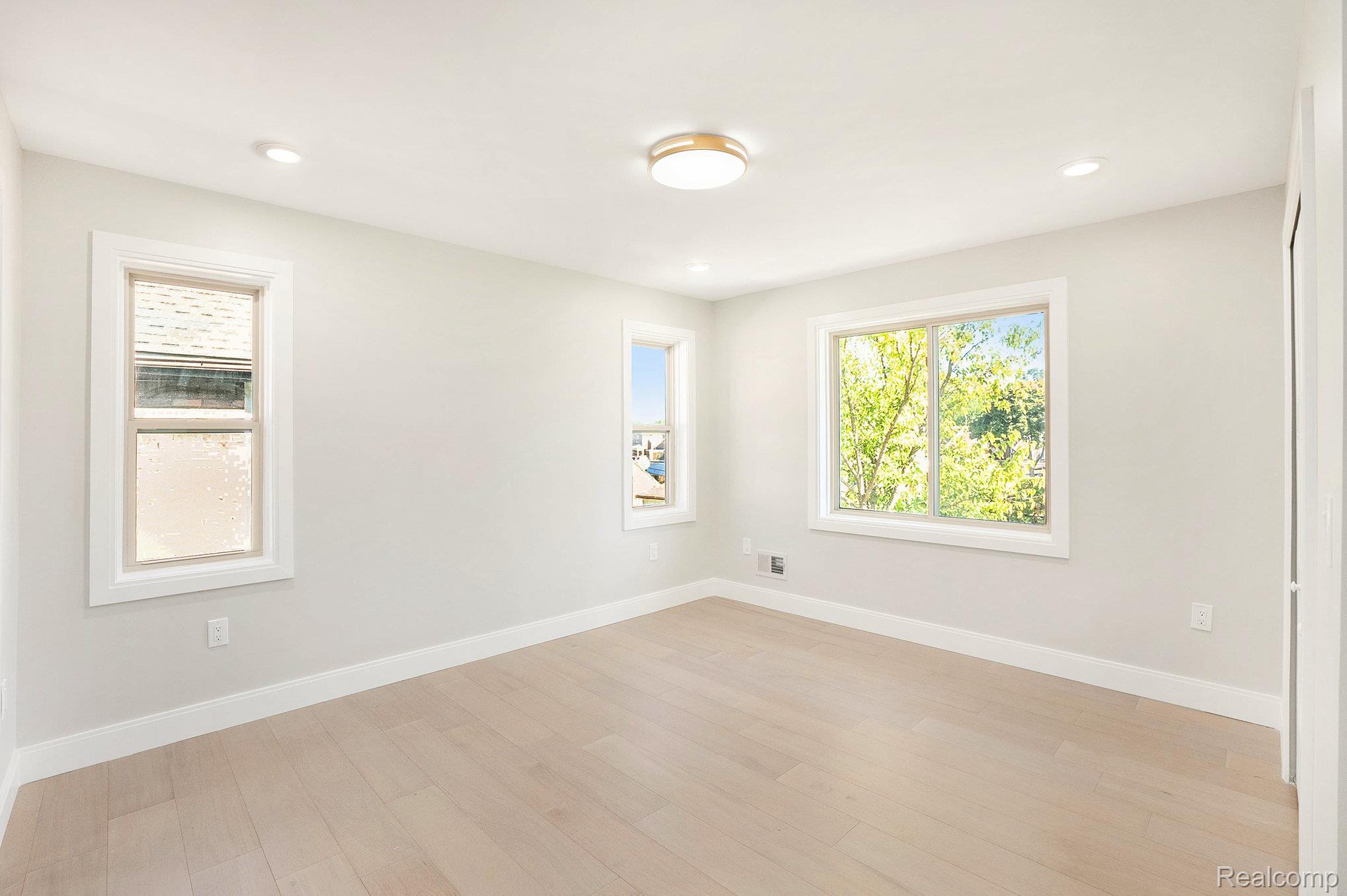 7634 Pinehurst Street Property Photo 14