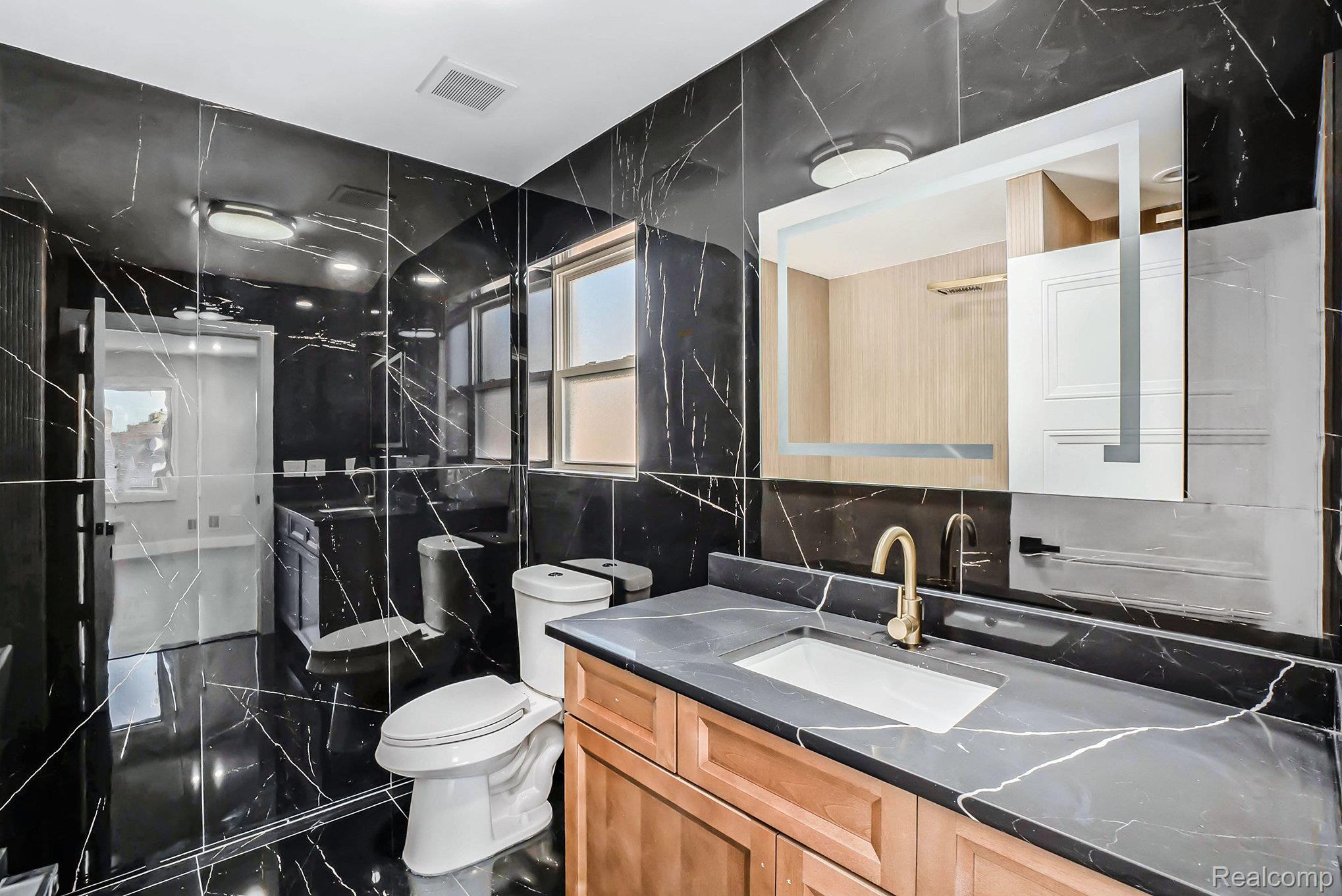 7634 Pinehurst Street Property Photo 18