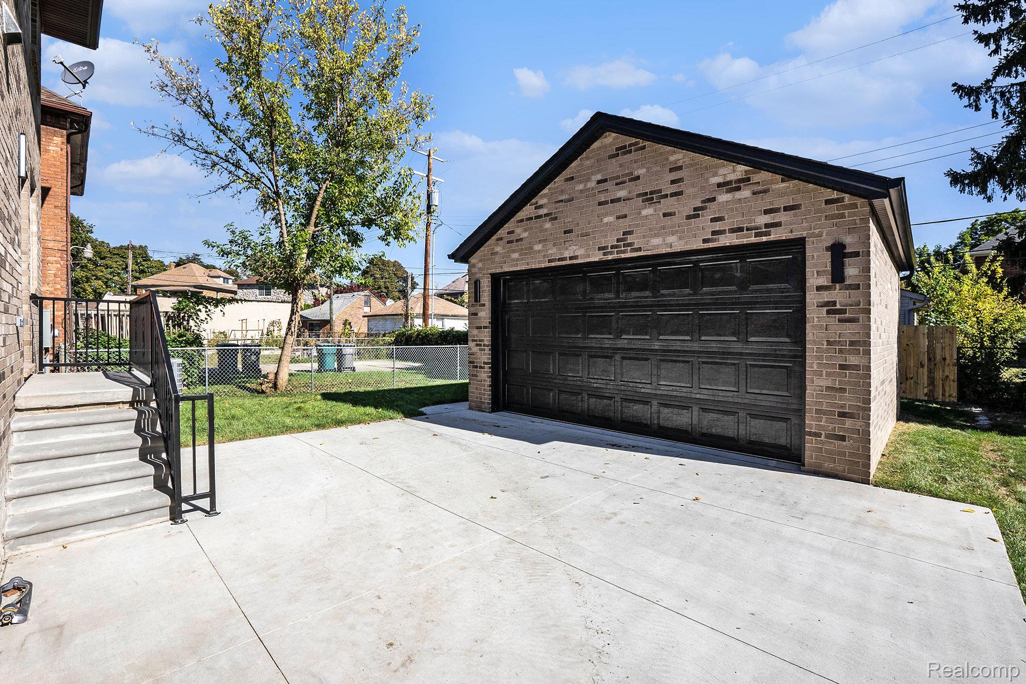 7634 Pinehurst Street Property Photo 25