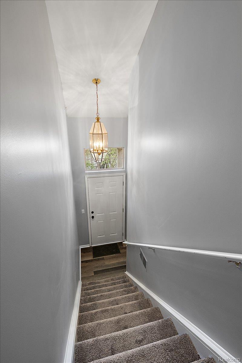 27204 Chantel Drive Property Photo 6