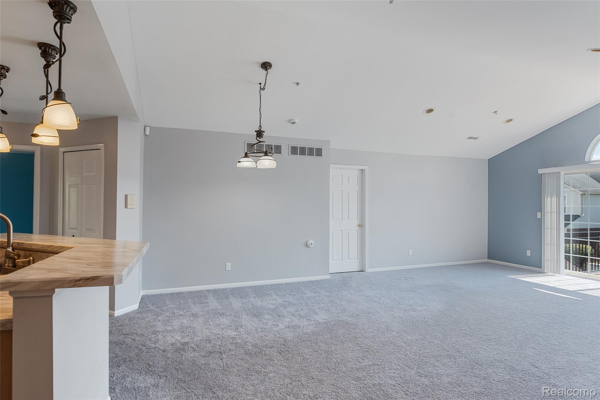 27204 Chantel Drive Property Photo 9