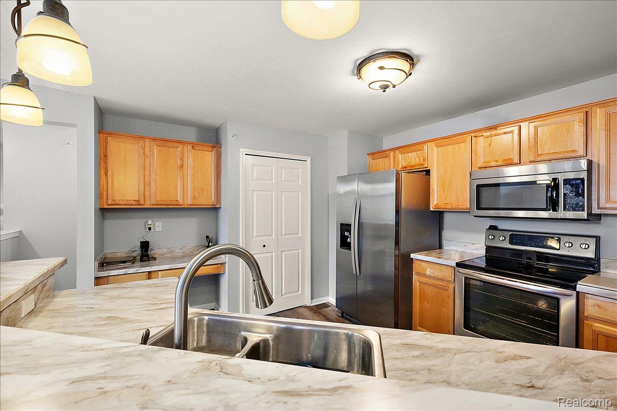 27204 Chantel Drive Property Photo 20