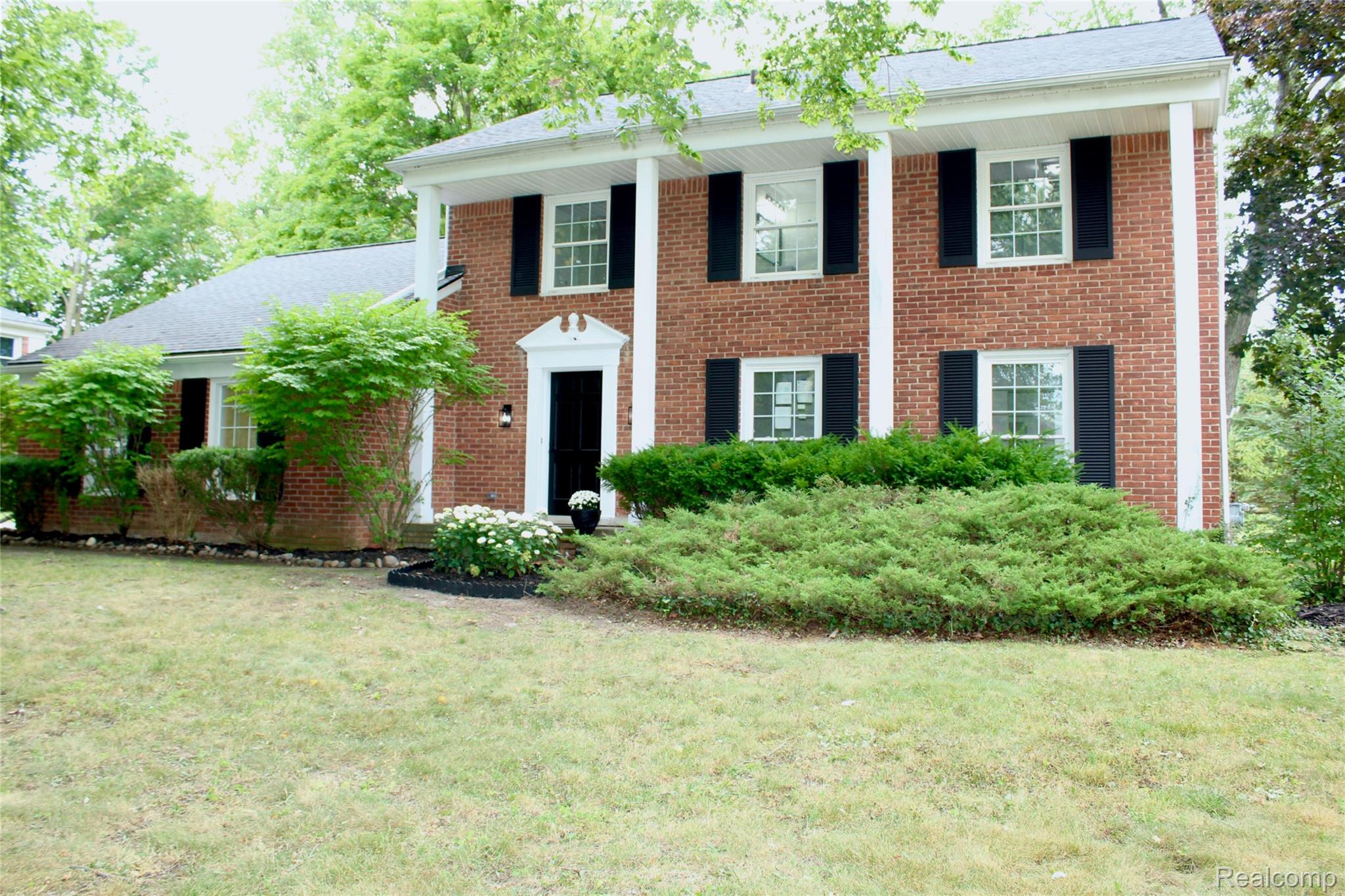 5620 Old Carriage Lane Property Photo 3