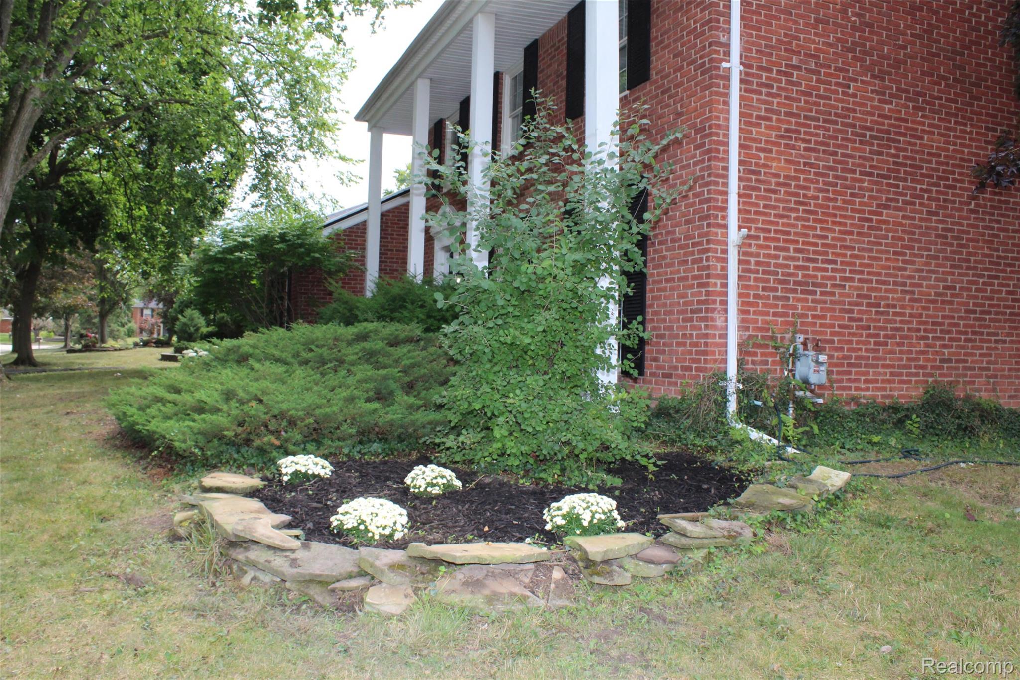 5620 Old Carriage Lane Property Photo 4