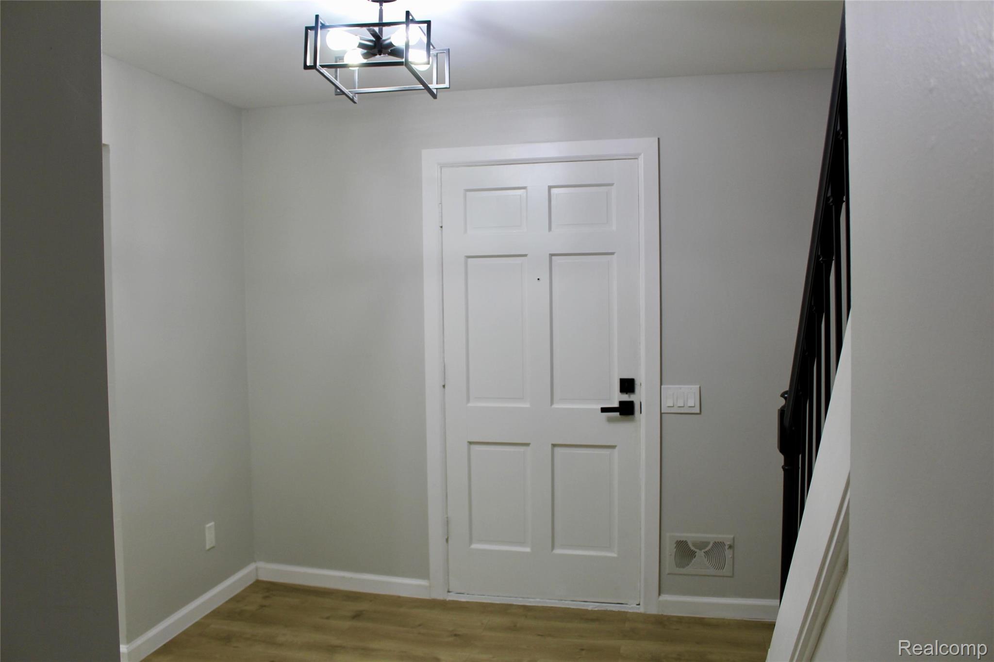 5620 Old Carriage Lane Property Photo 5