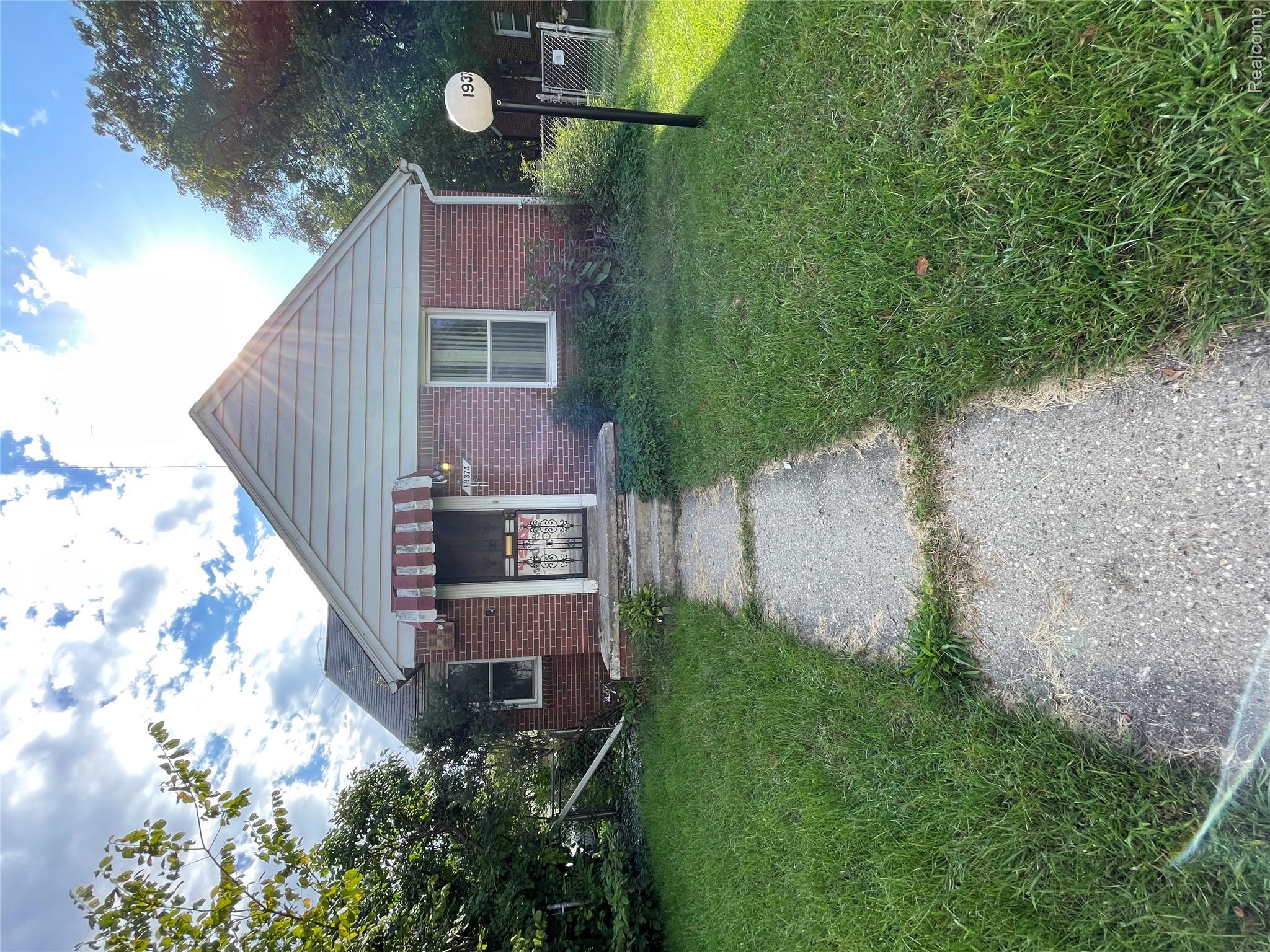 19374 Charest Street Property Photo 1