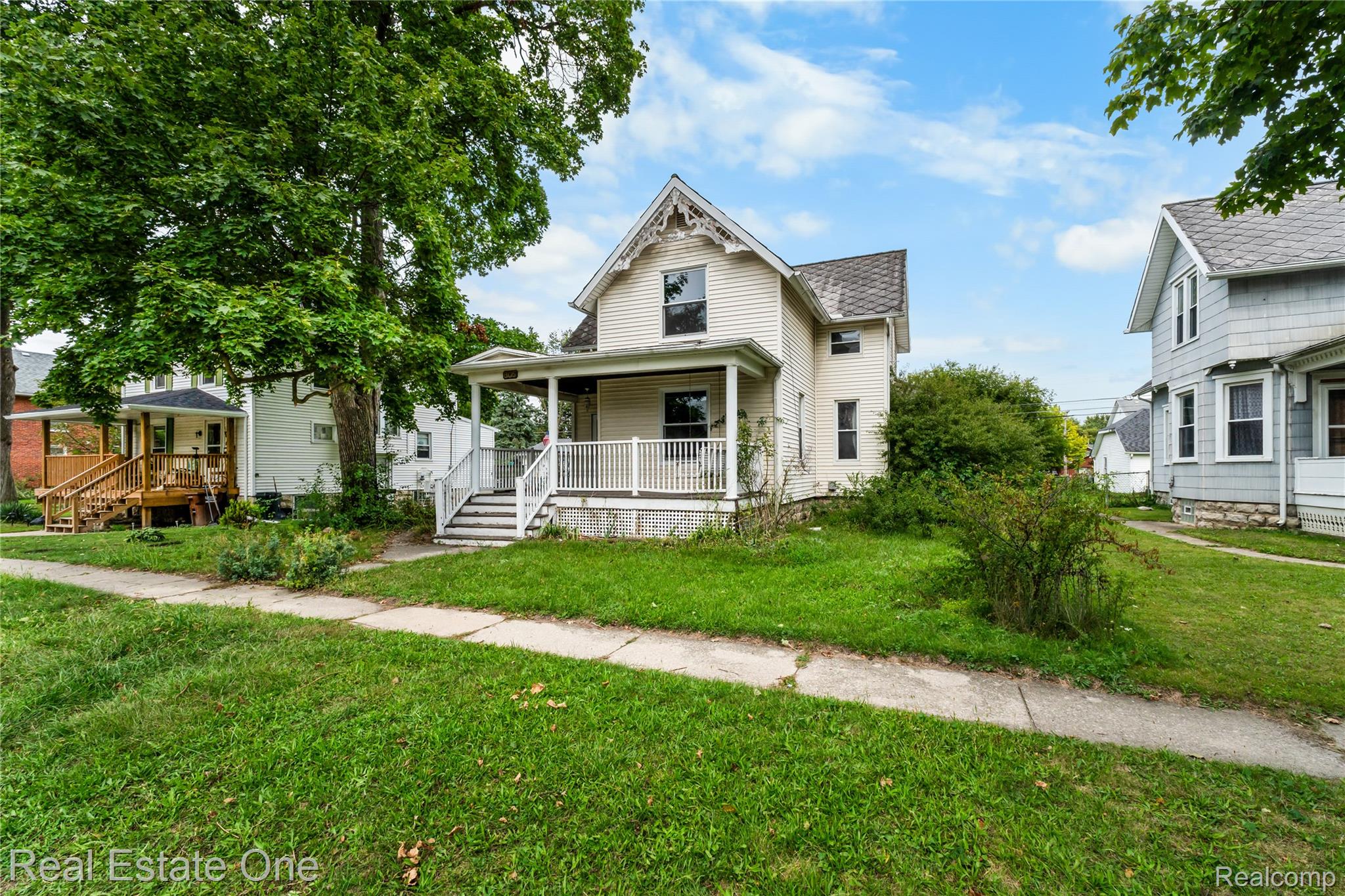 805 E 2nd Street Property Photo 1