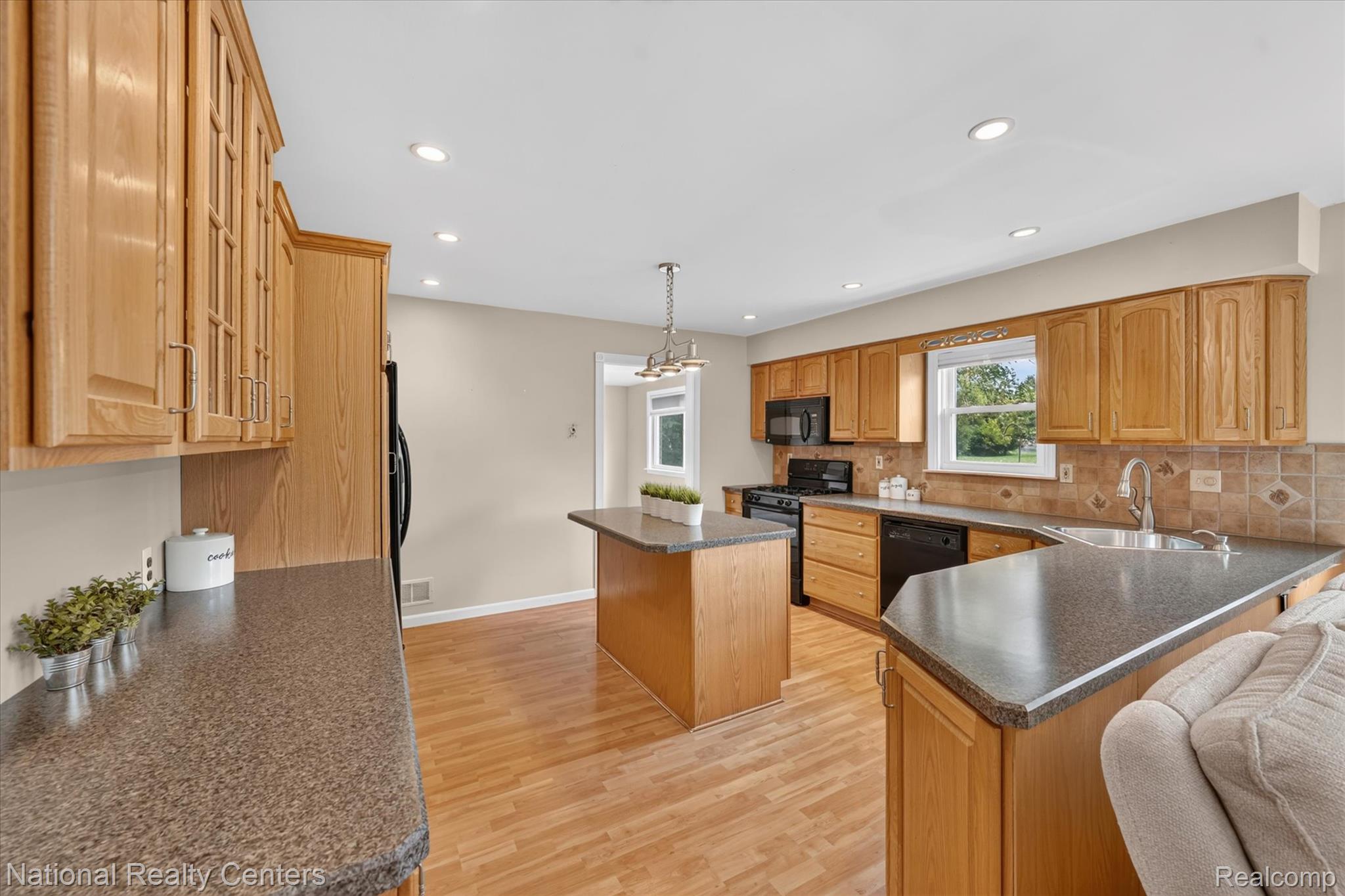 6604 Paul Revere Lane Property Photo 12
