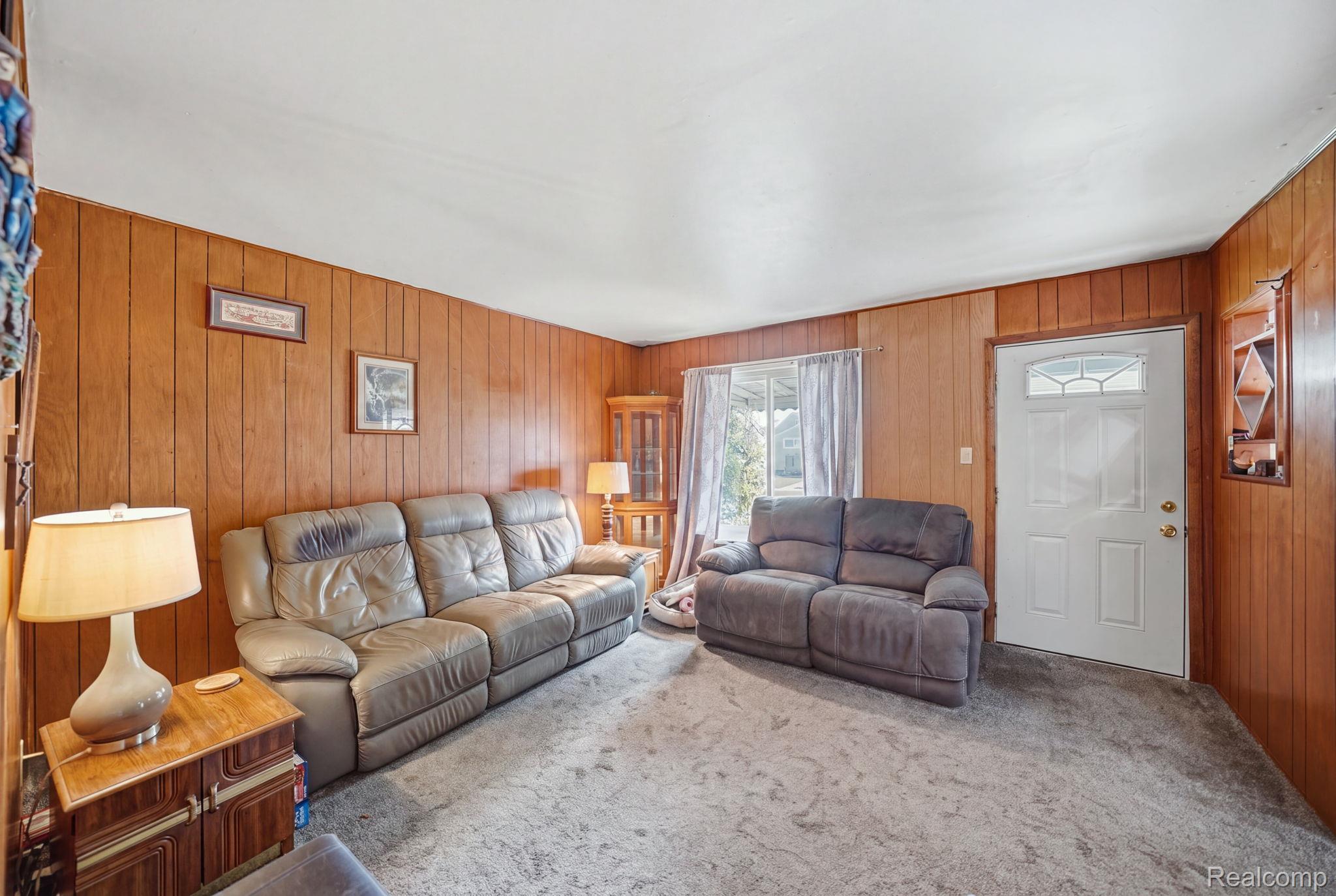 27361 Osmun Street Property Photo 4