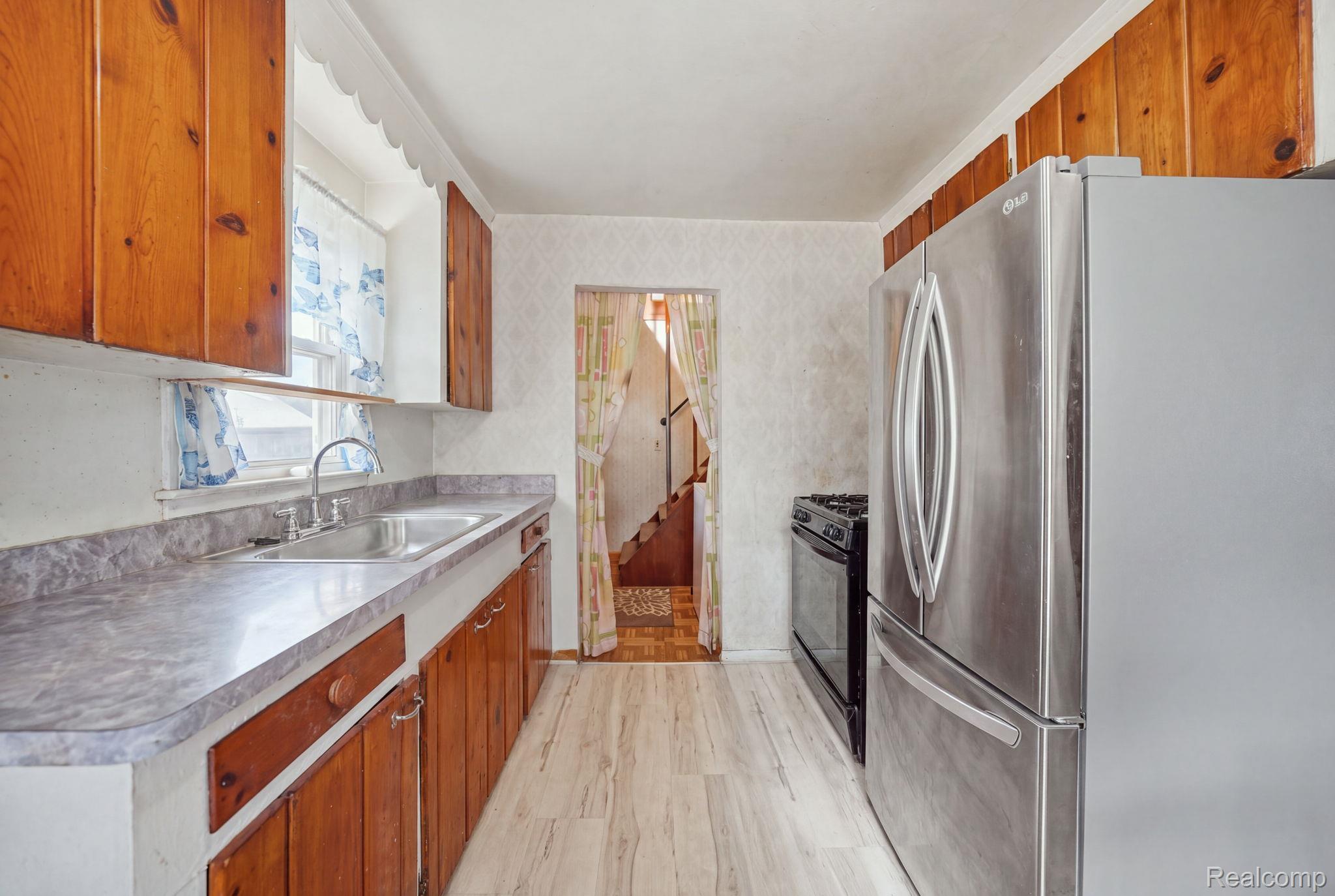 27361 Osmun Street Property Photo 5