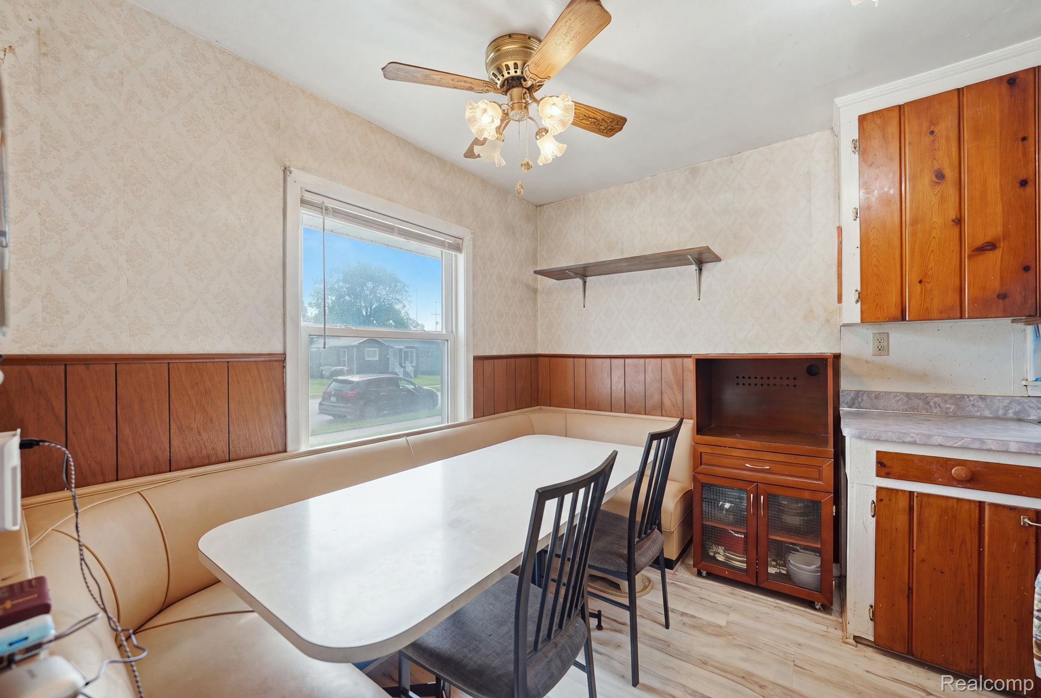 27361 Osmun Street Property Photo 9