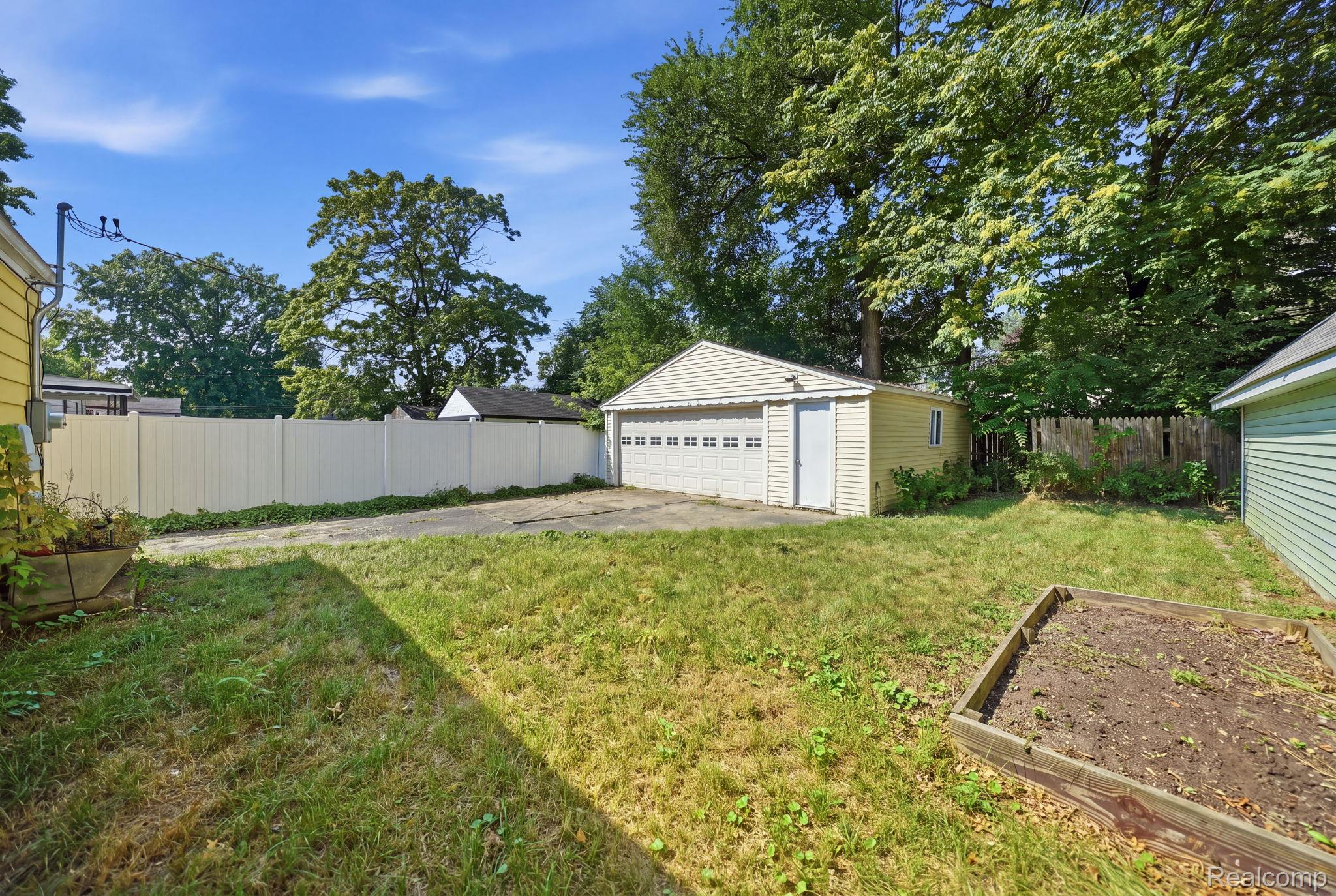 27361 Osmun Street Property Photo 29