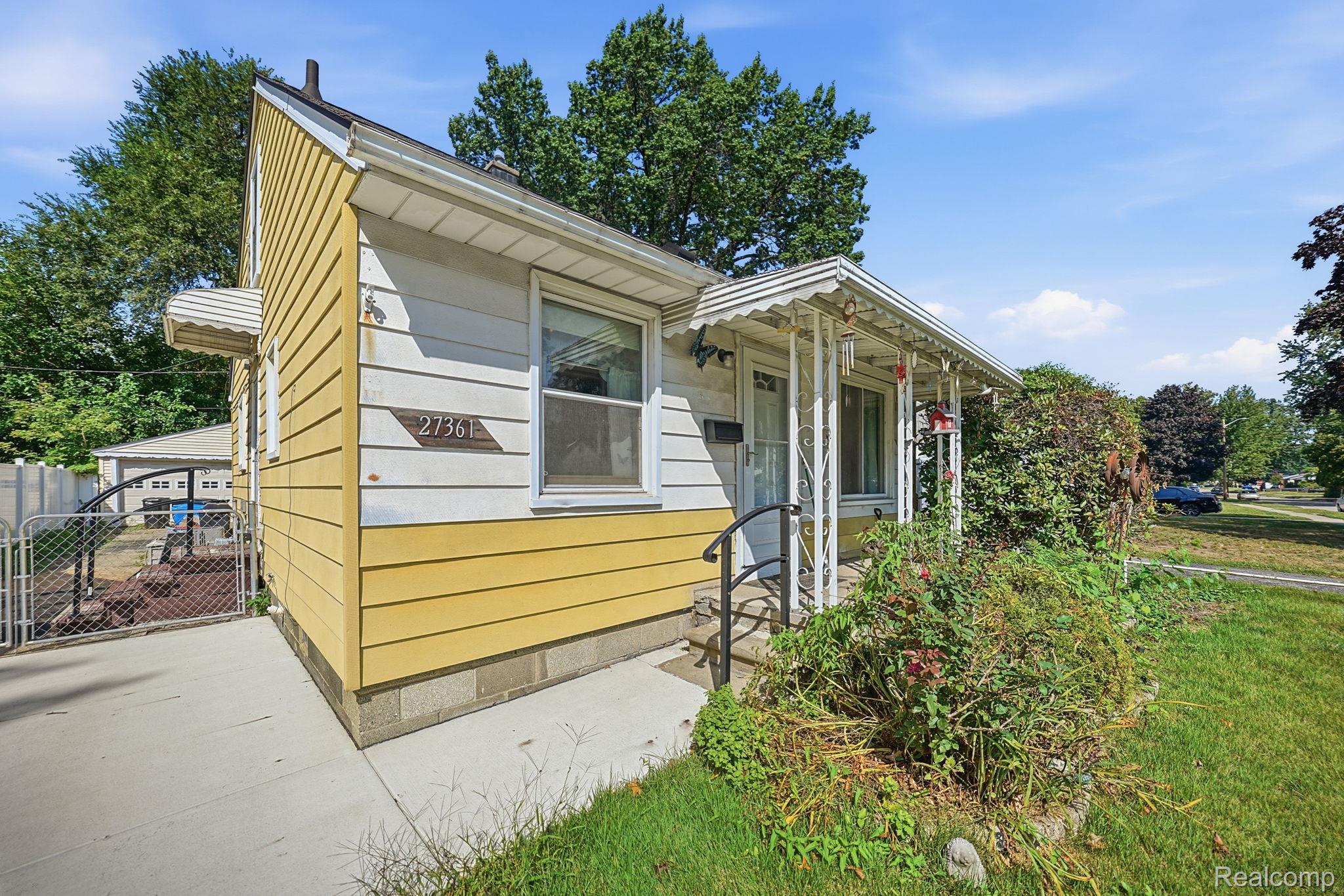 27361 Osmun Street Property Photo 33