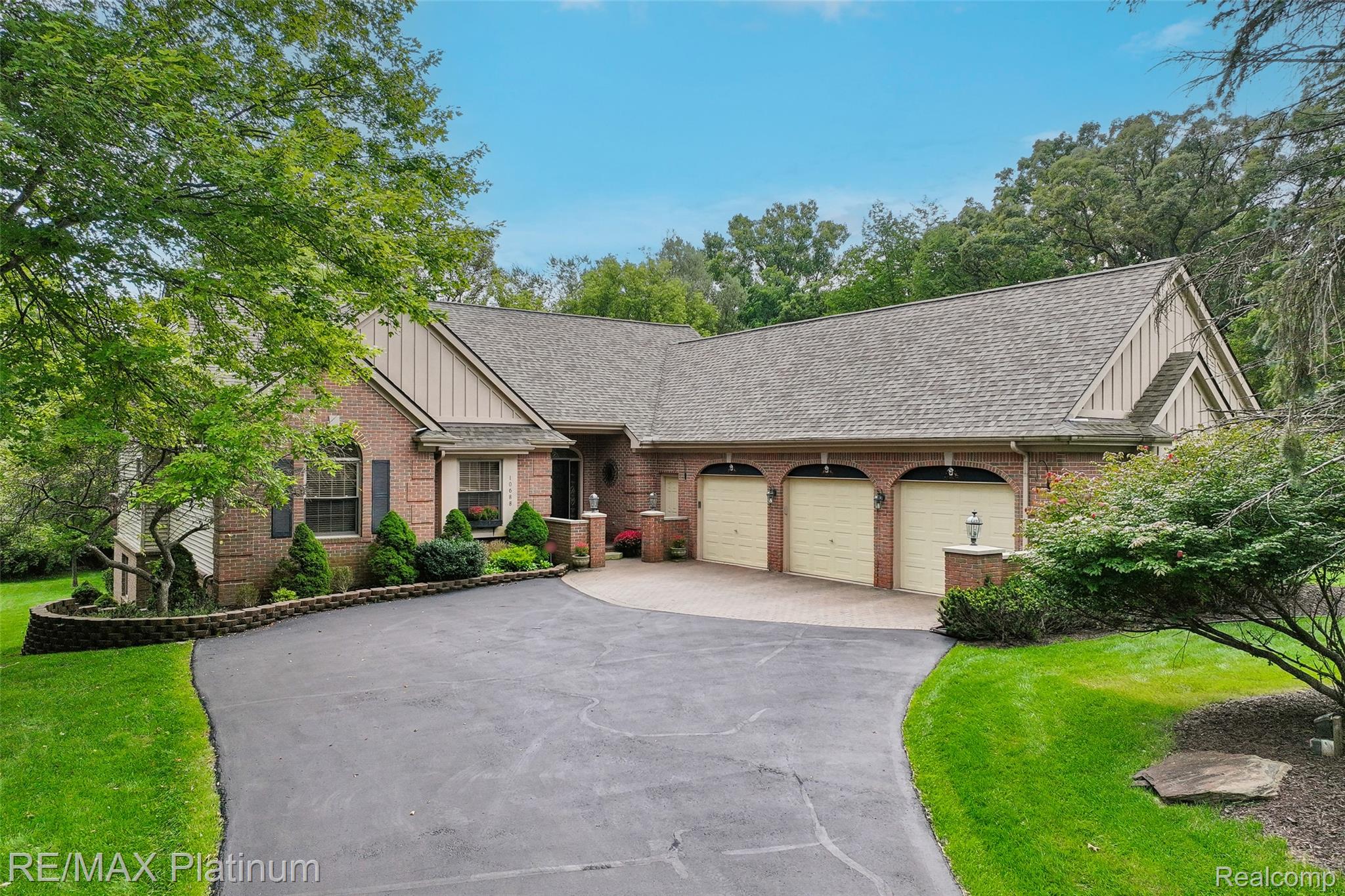 10688 Eagle Ravine Drive Property Photo 1