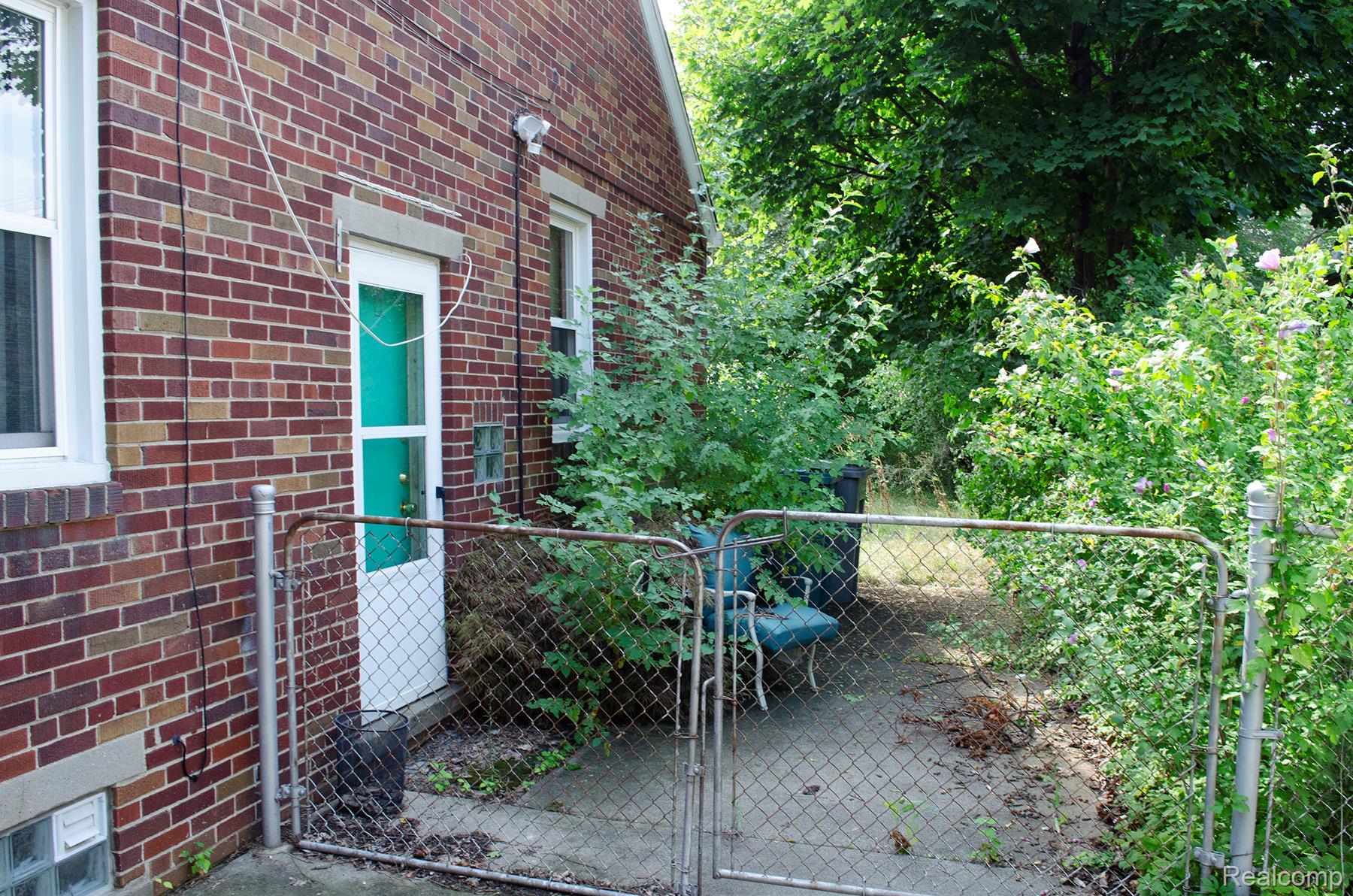 1833 Mayburn Street Property Photo 4