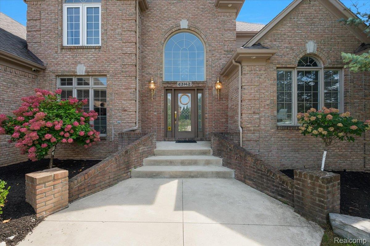 63142 Turnberry Way Property Photo 3