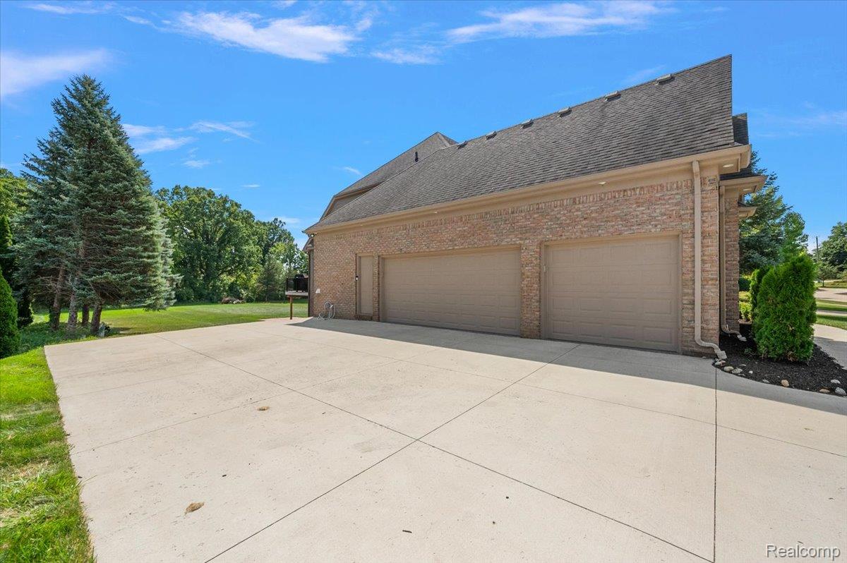 63142 Turnberry Way Property Photo 6