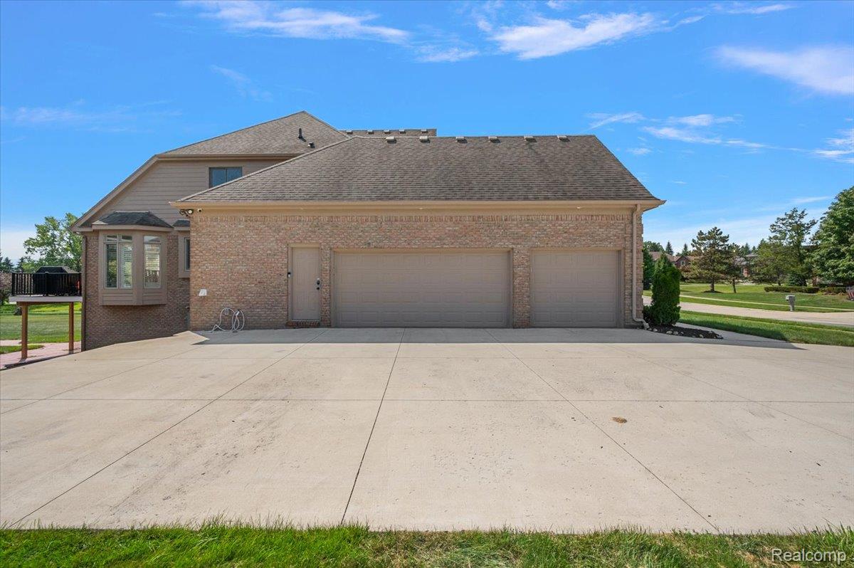 63142 Turnberry Way Property Photo 7