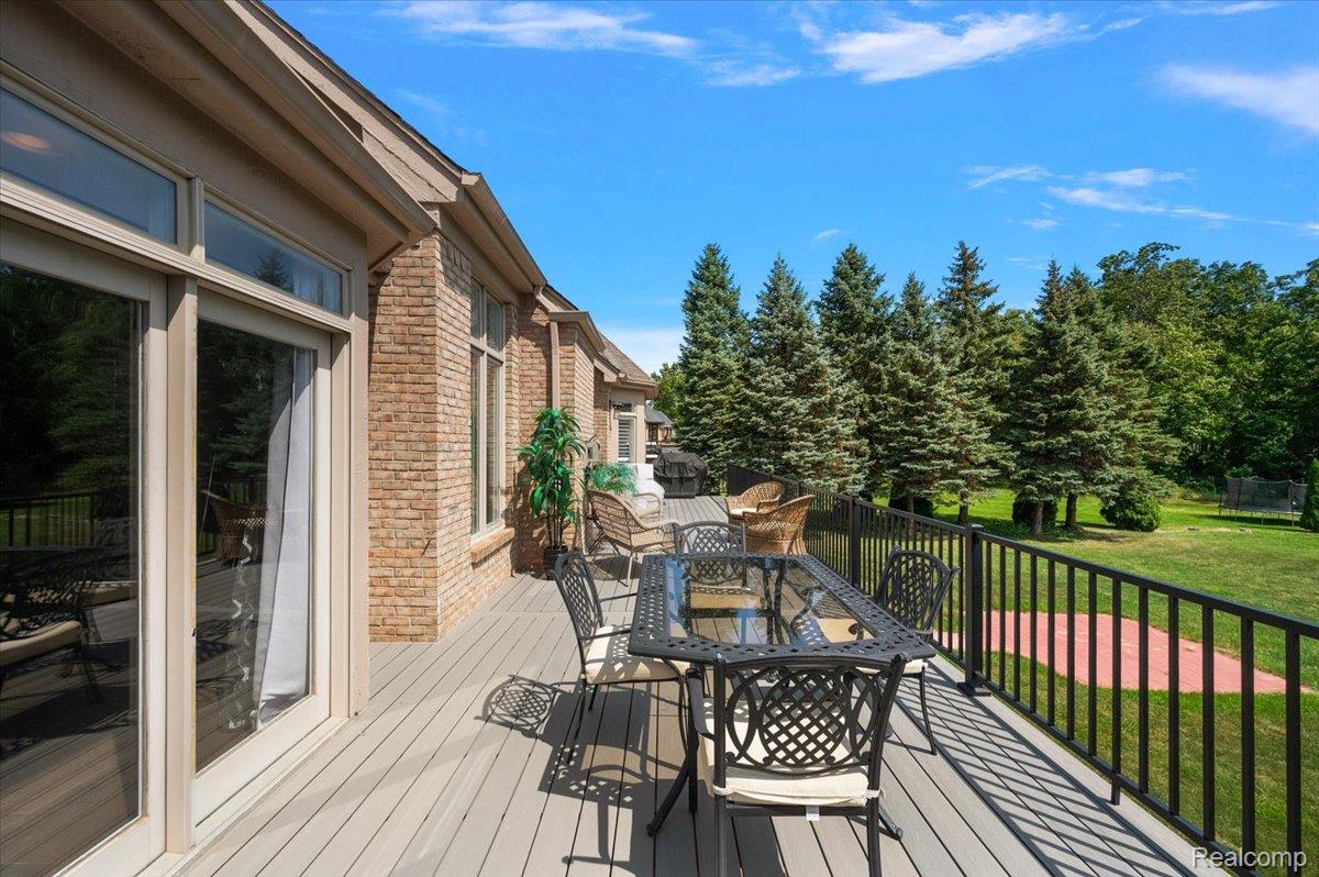 63142 Turnberry Way Property Photo 8