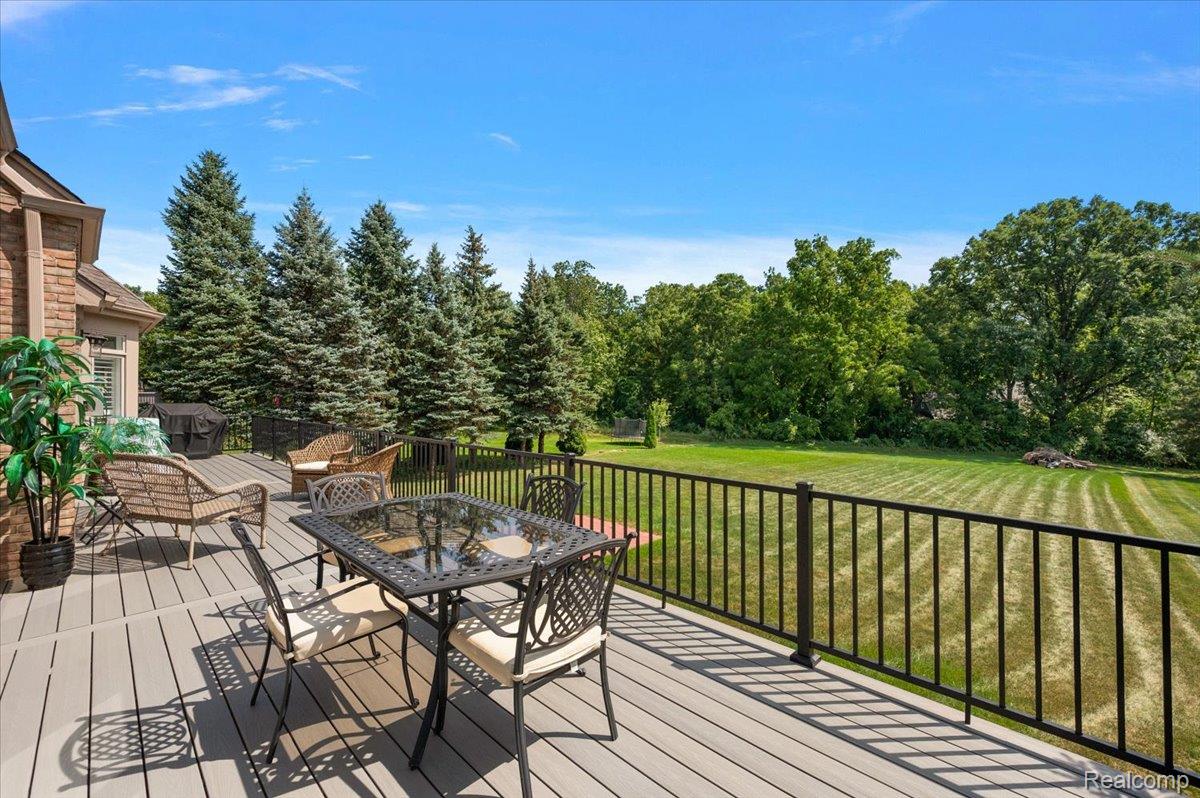 63142 Turnberry Way Property Photo 9
