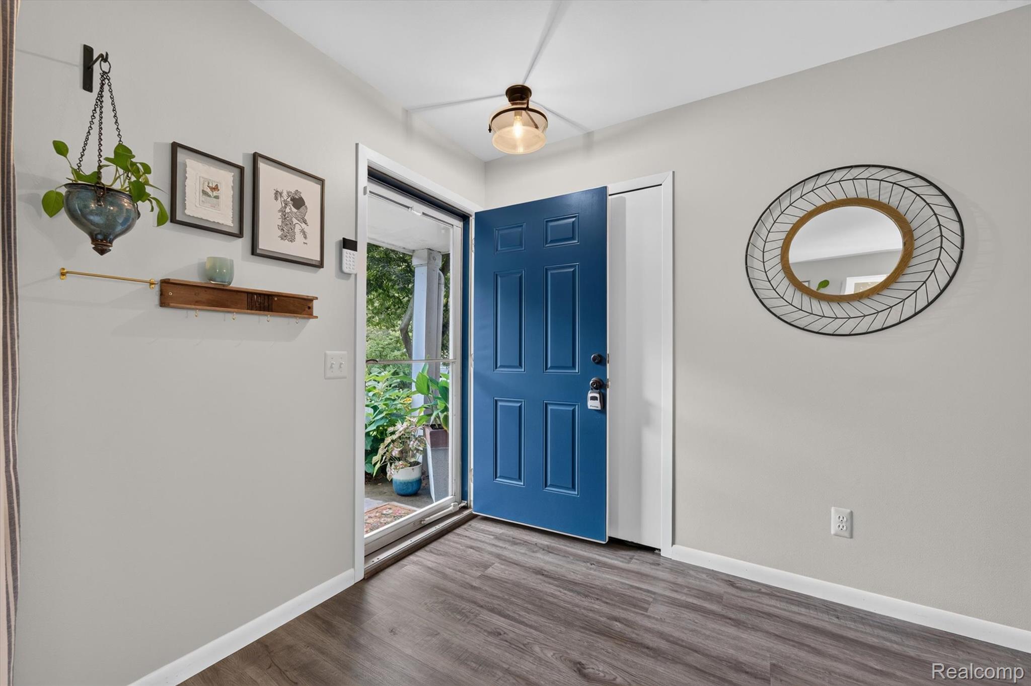8965 Tartan Drive Property Photo 4