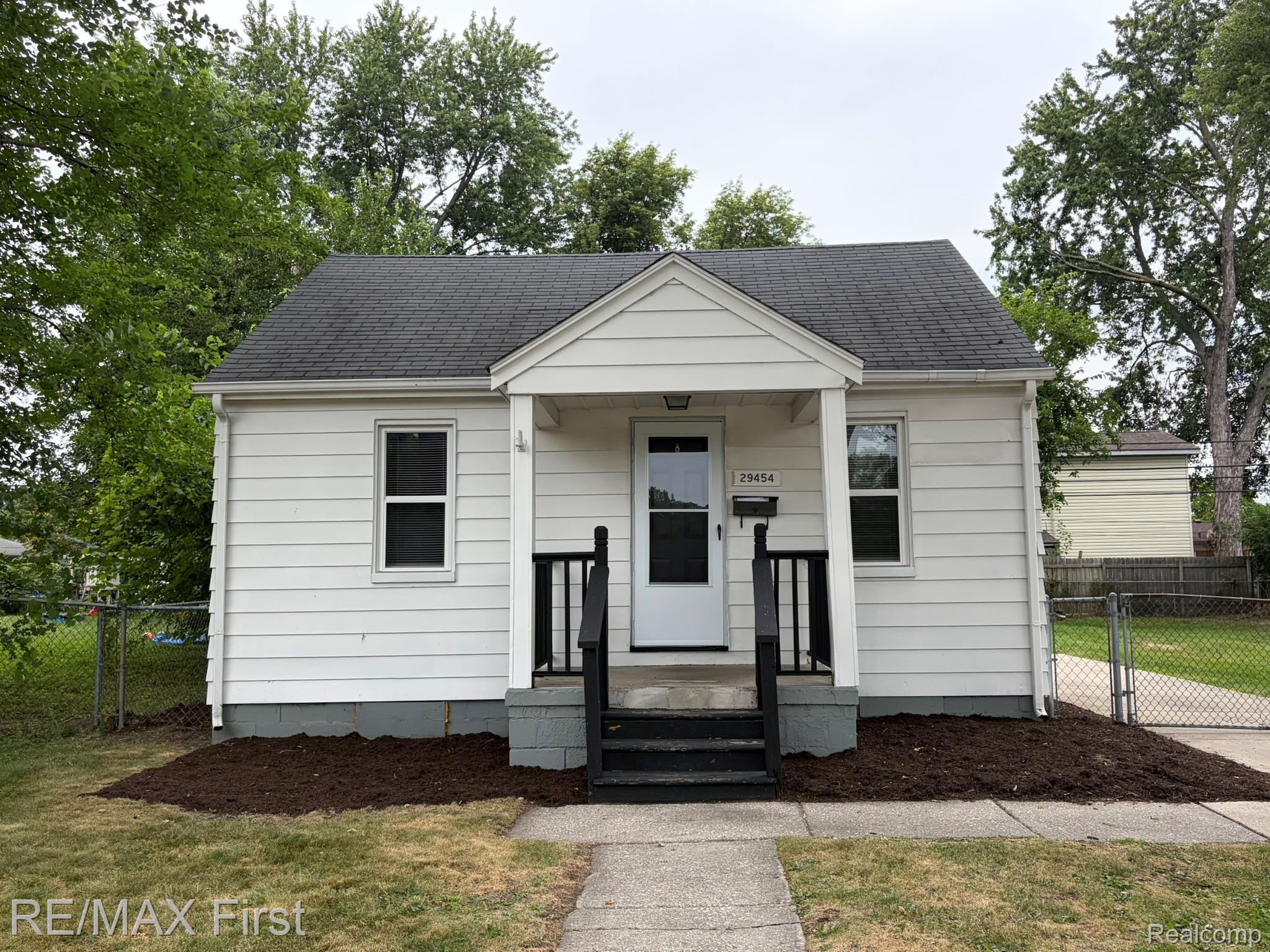 29454 Maplewood Street Property Photo 1