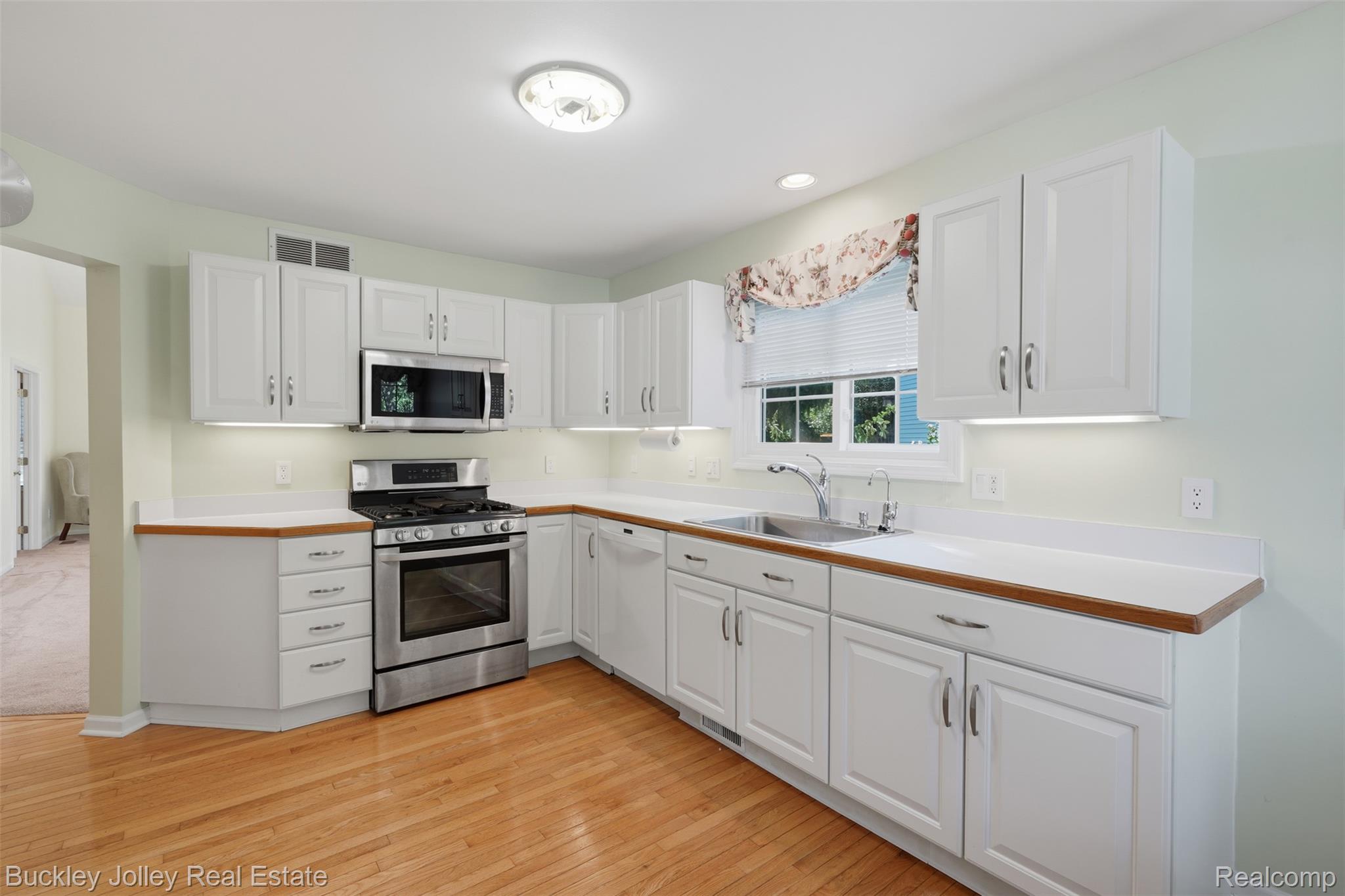 4784 New Haven Drive Property Photo 2