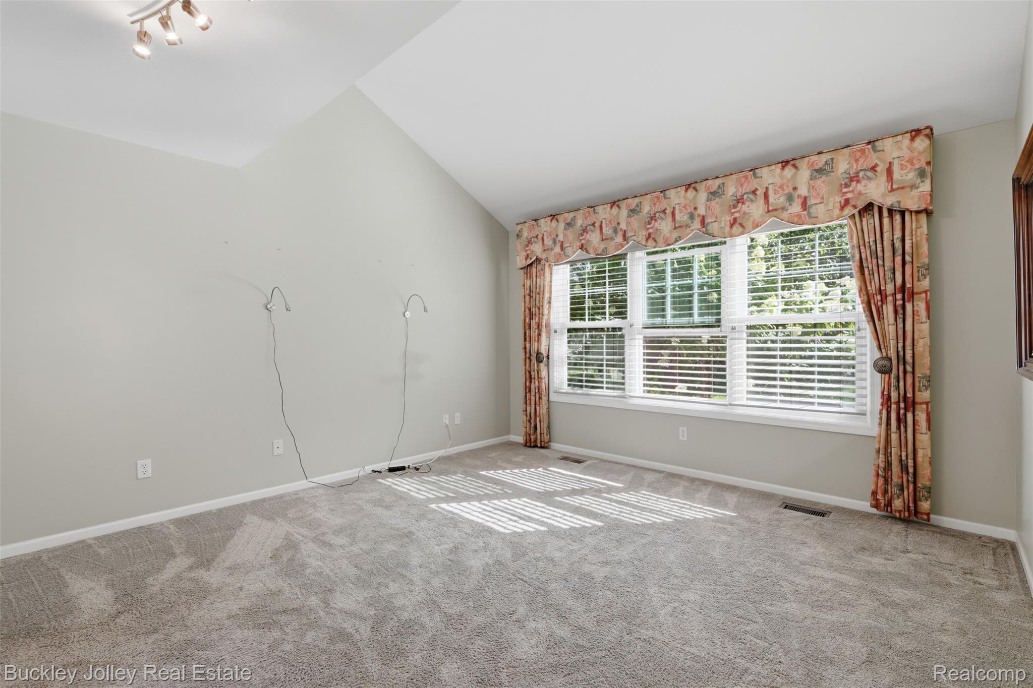 4784 New Haven Drive Property Photo 10