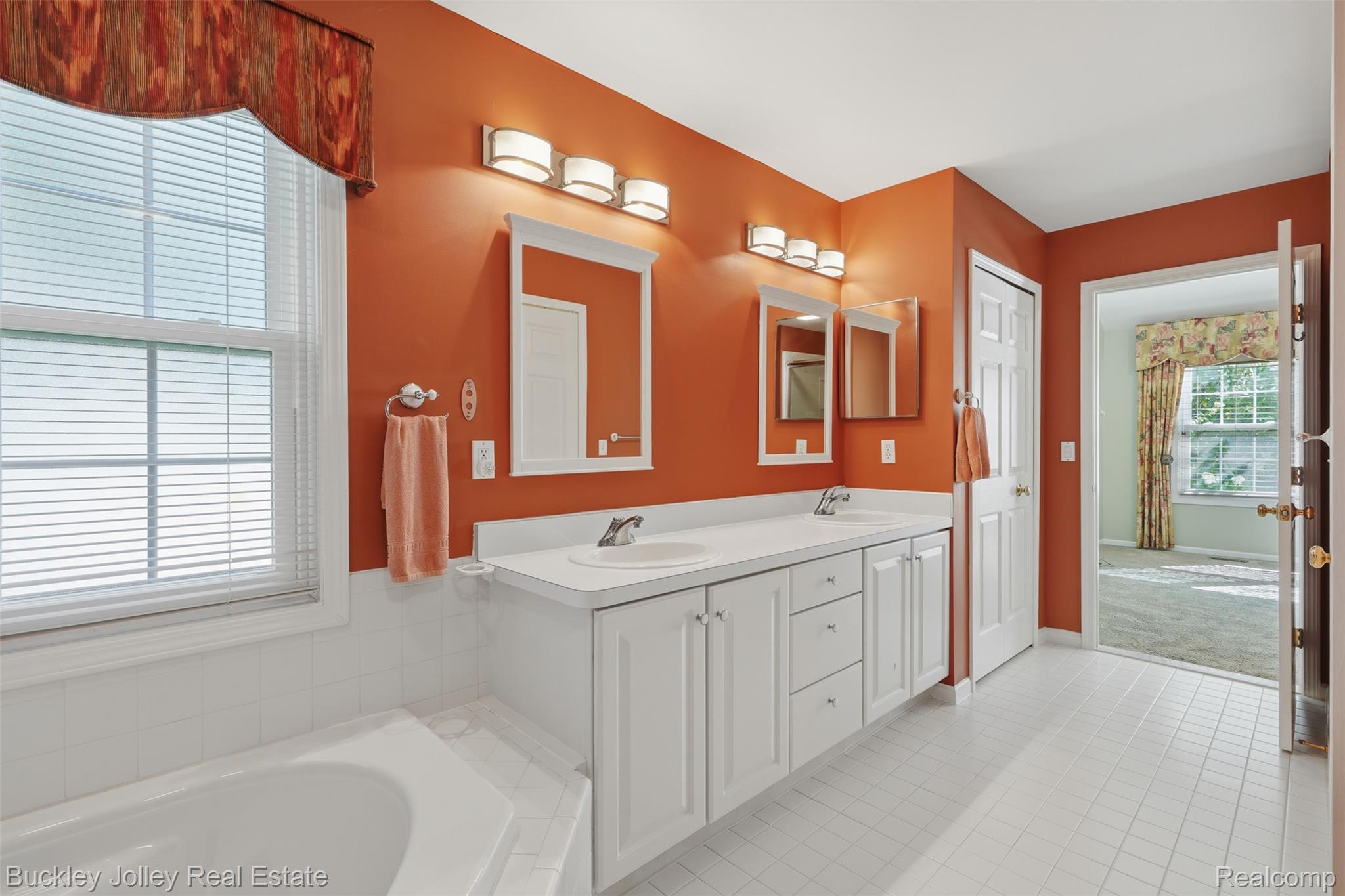 4784 New Haven Drive Property Photo 11