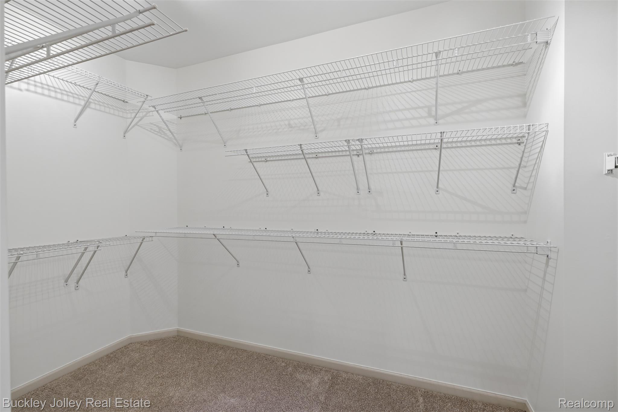 4784 New Haven Drive Property Photo 13