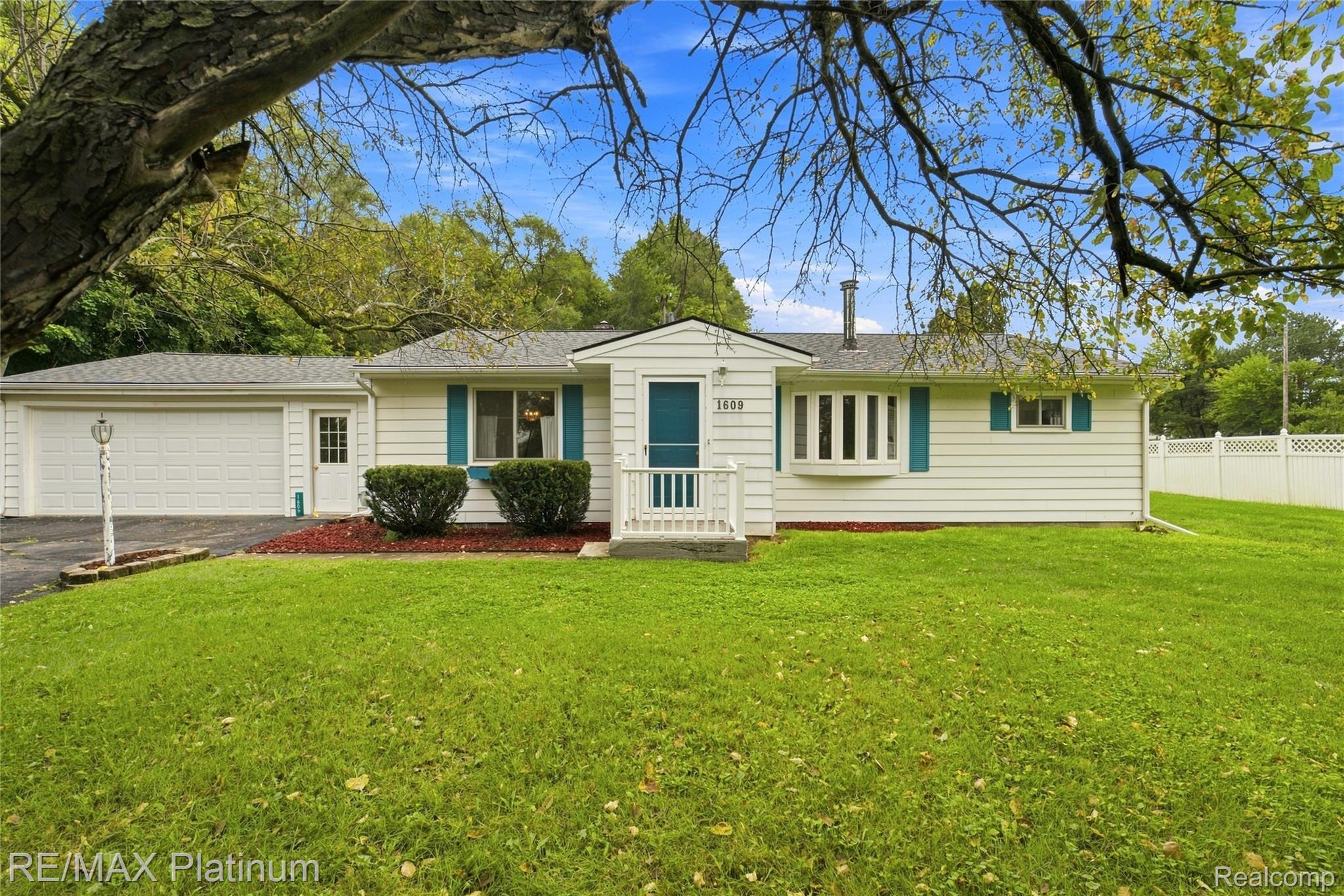 1609 W Dewey Road Property Photo 1