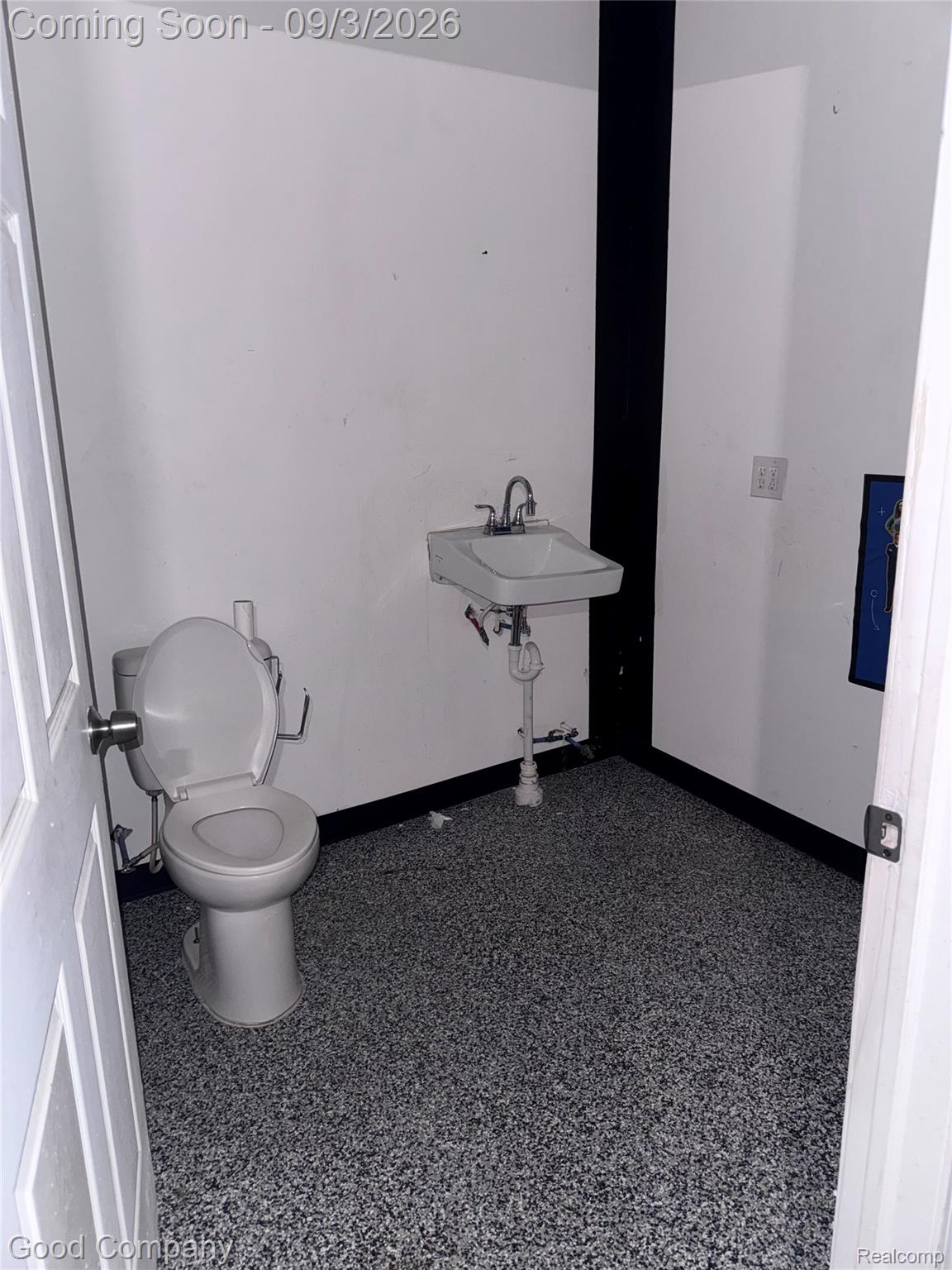 17190 Lahser Road Property Photo 8