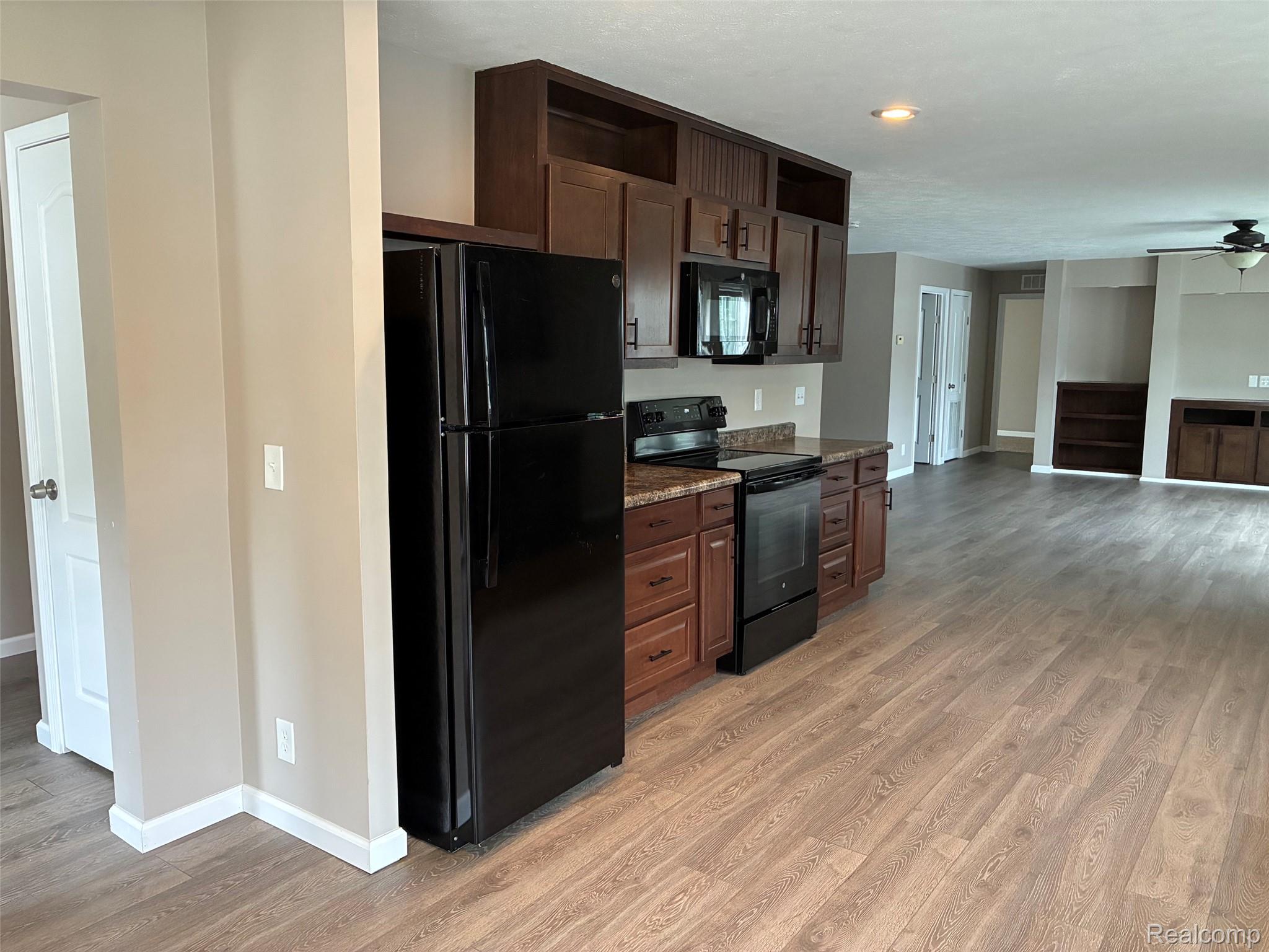 540 E Pond View Property Photo 3