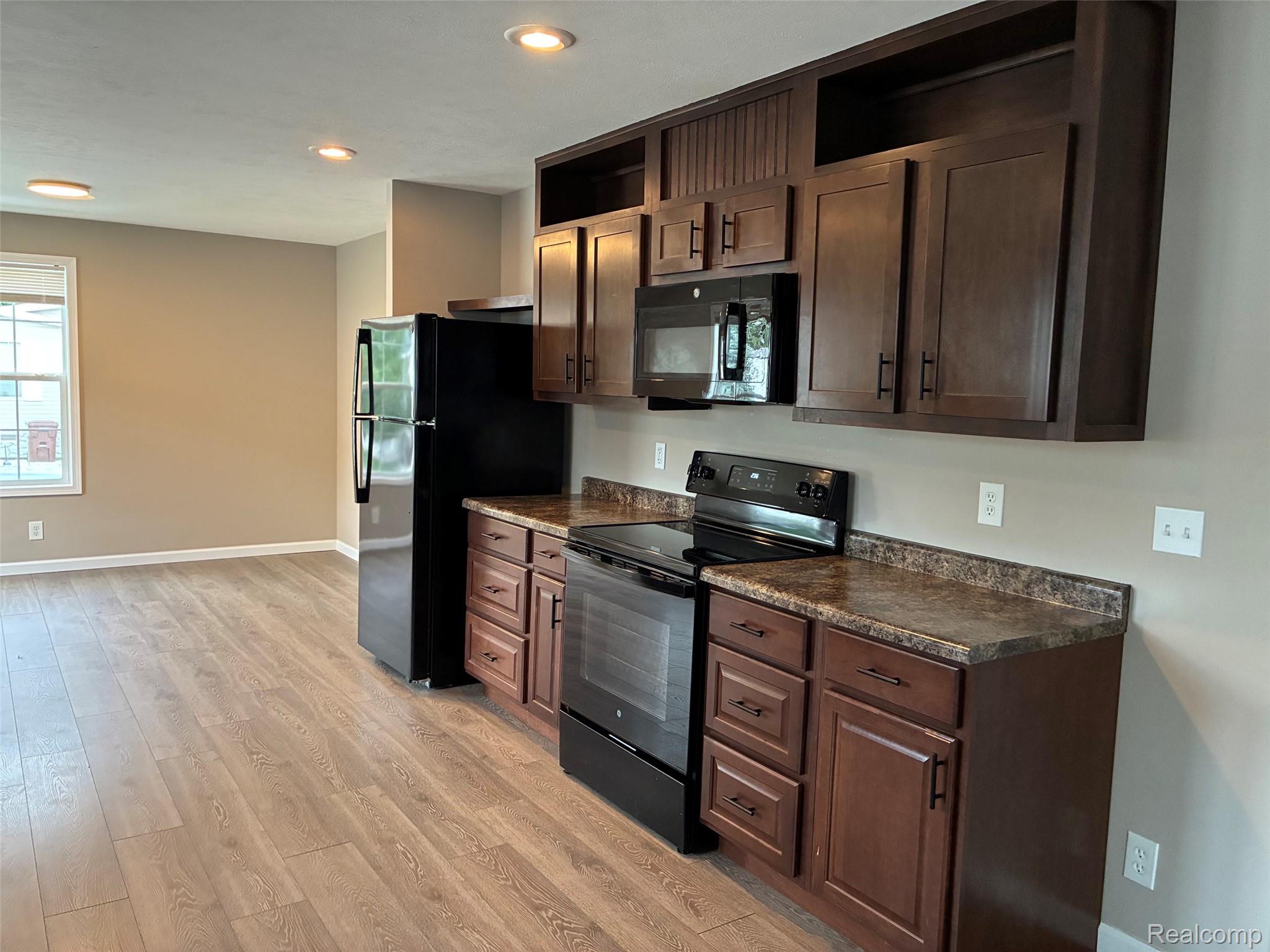 540 E Pond View Property Photo 4