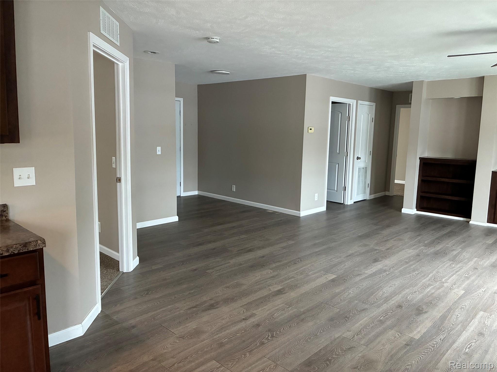 540 E Pond View Property Photo 6