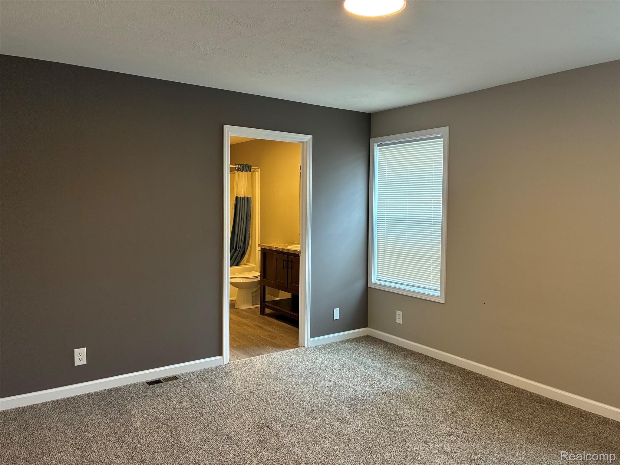 540 E Pond View Property Photo 8