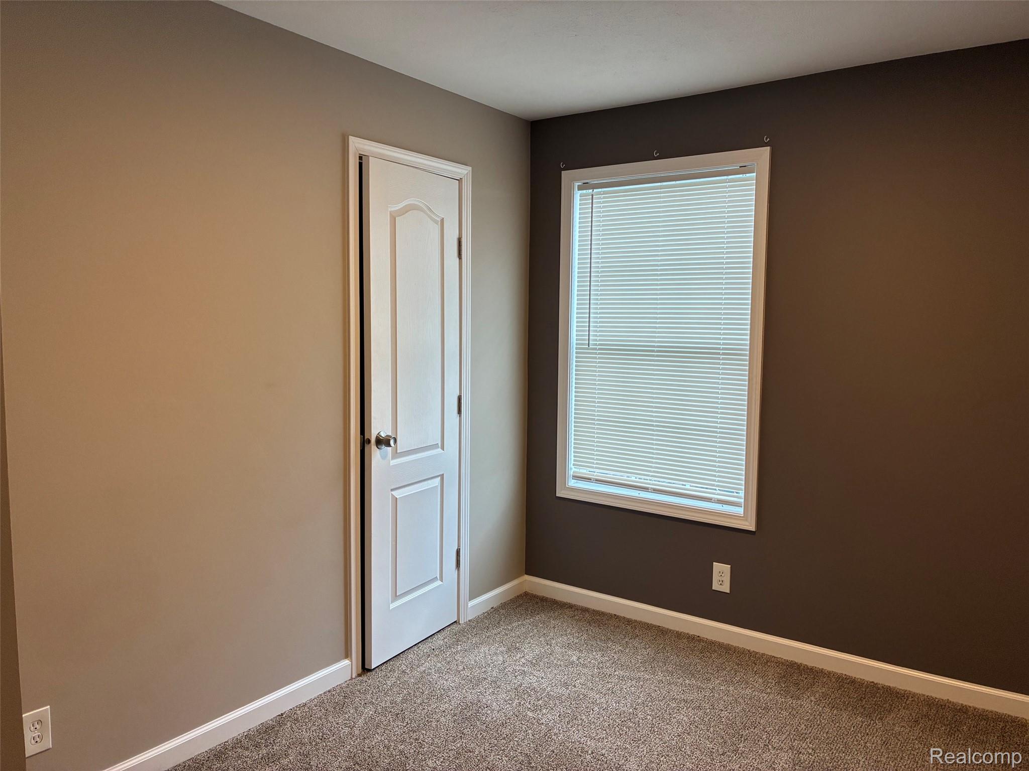 540 E Pond View Property Photo 13