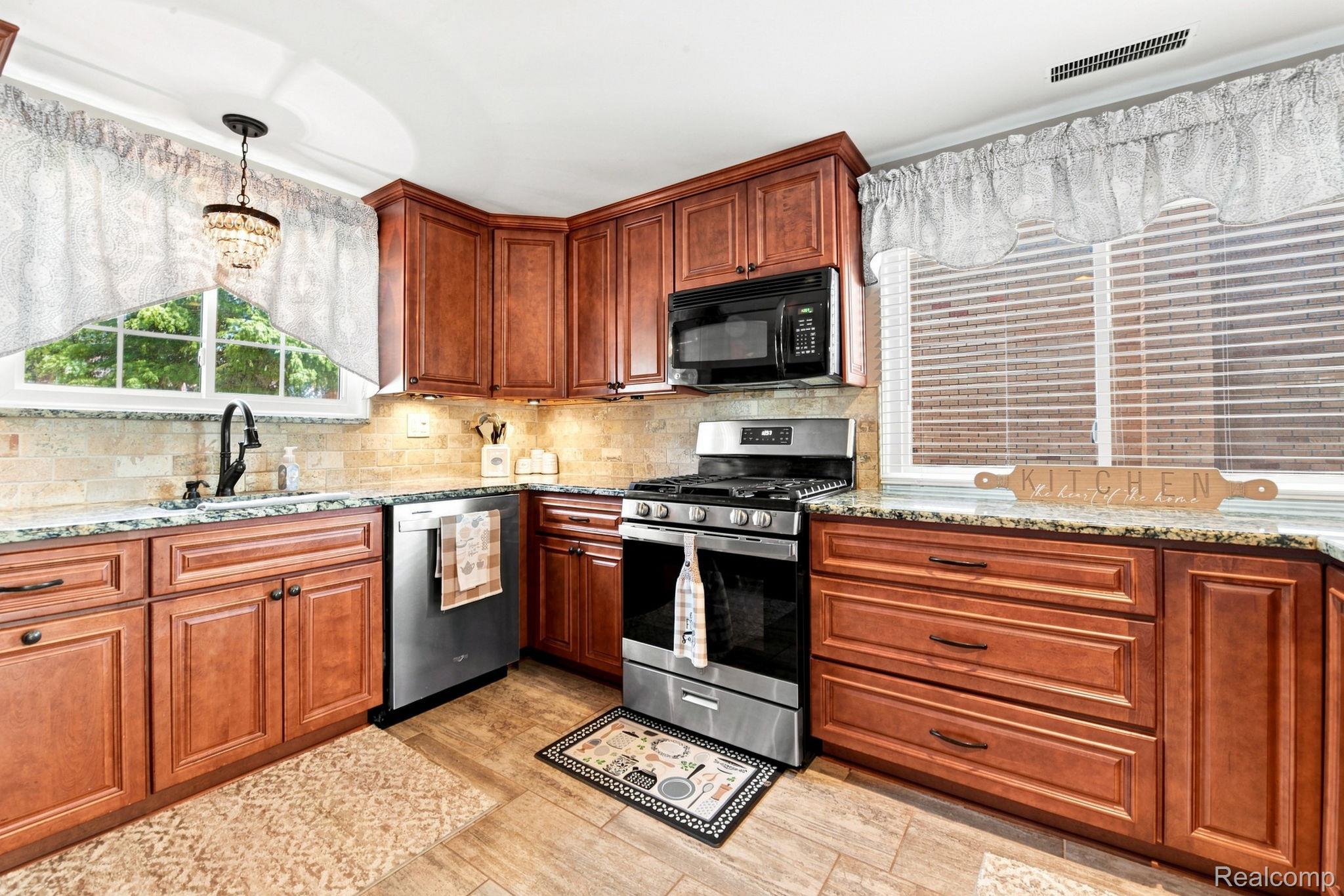31261 Mackenzie Drive Property Photo 15