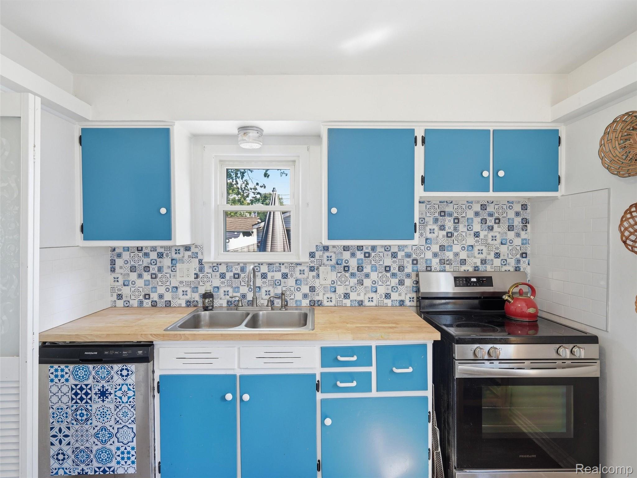 14921 Irene Street Property Photo 9
