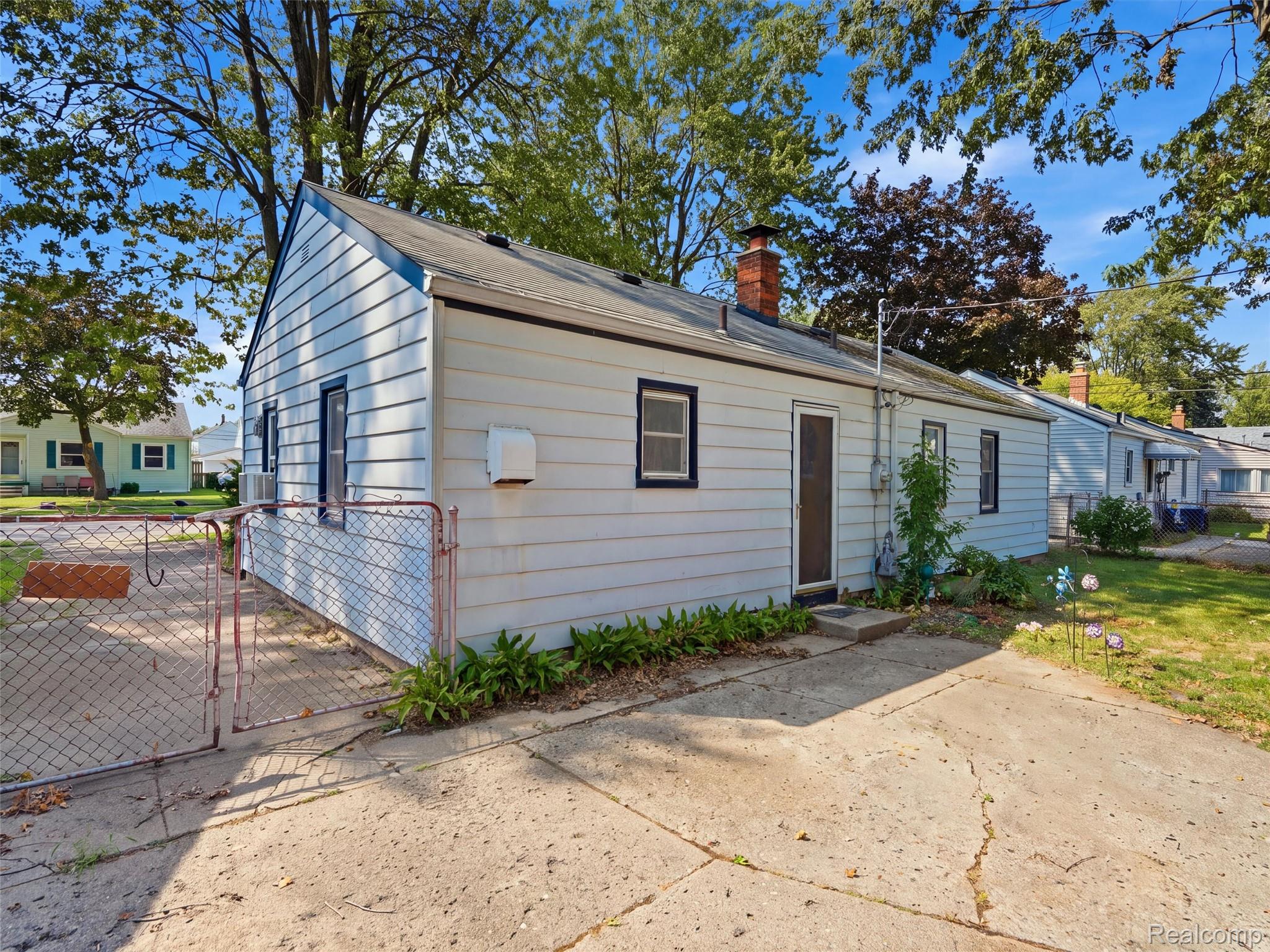14921 Irene Street Property Photo 18