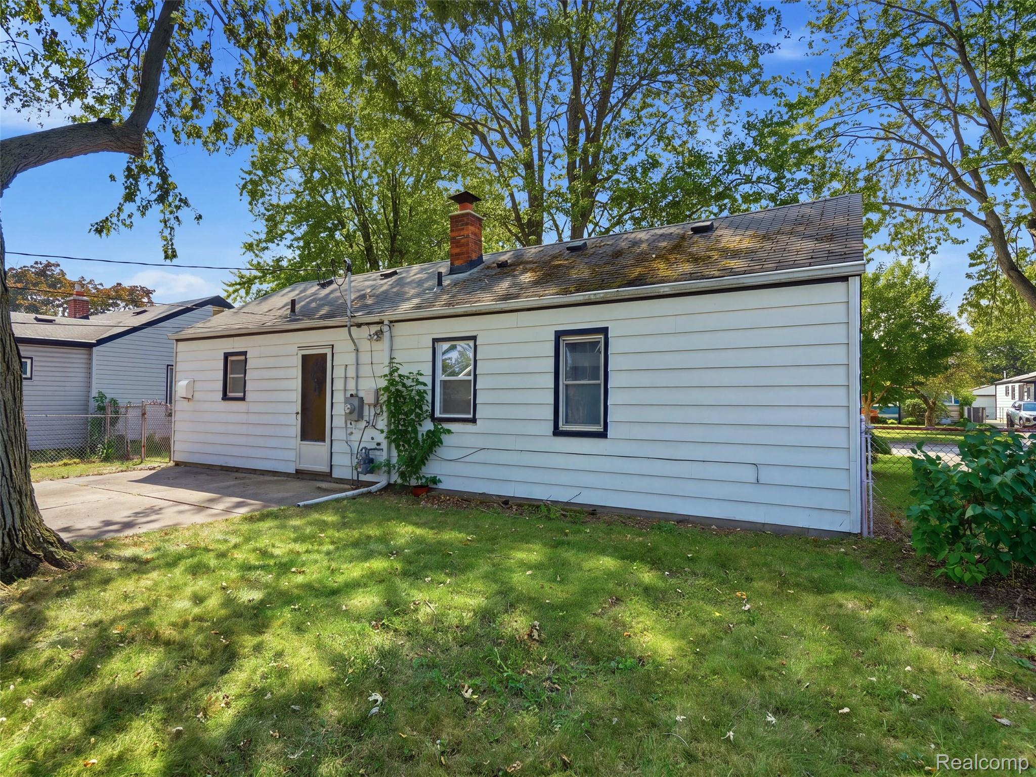 14921 Irene Street Property Photo 21