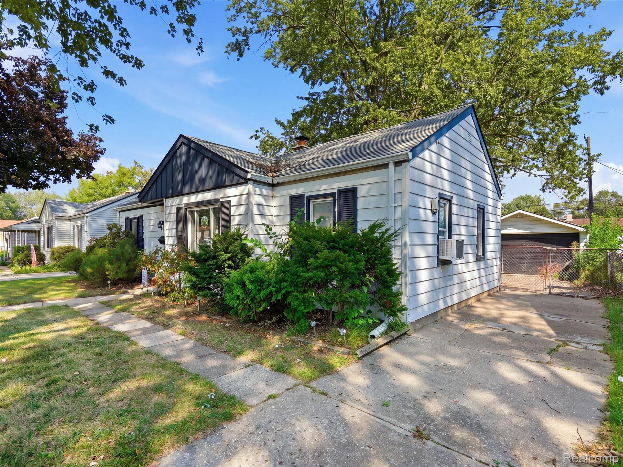 14921 Irene Street Property Photo 25