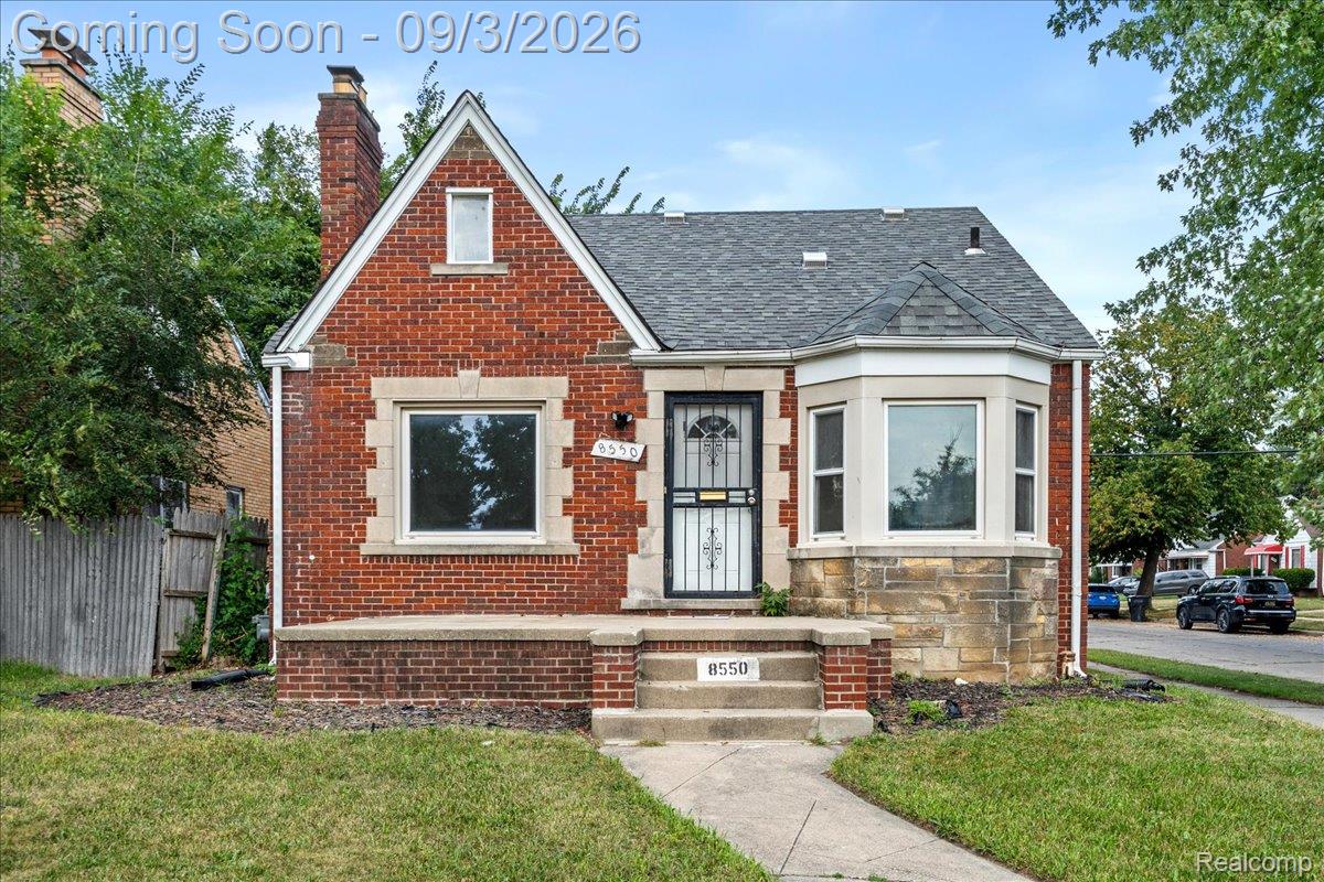 8550 W Outer Drive Property Photo 1