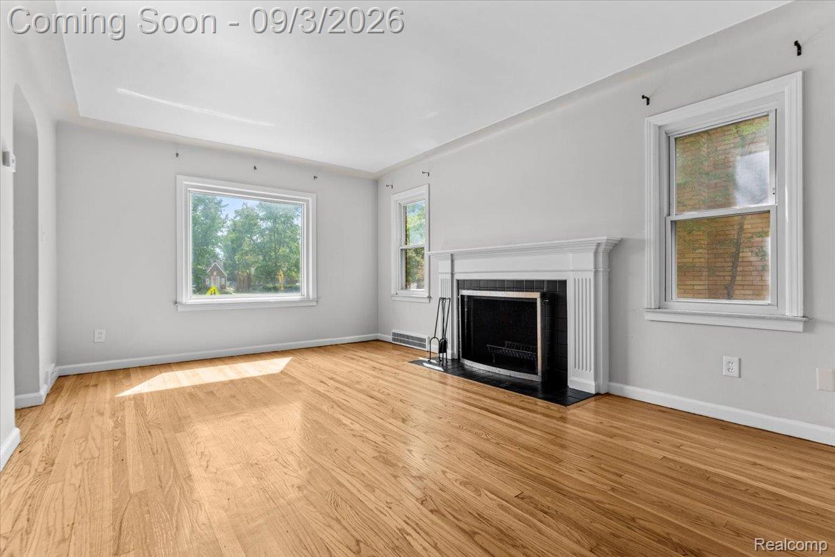 8550 W Outer Drive Property Photo 6