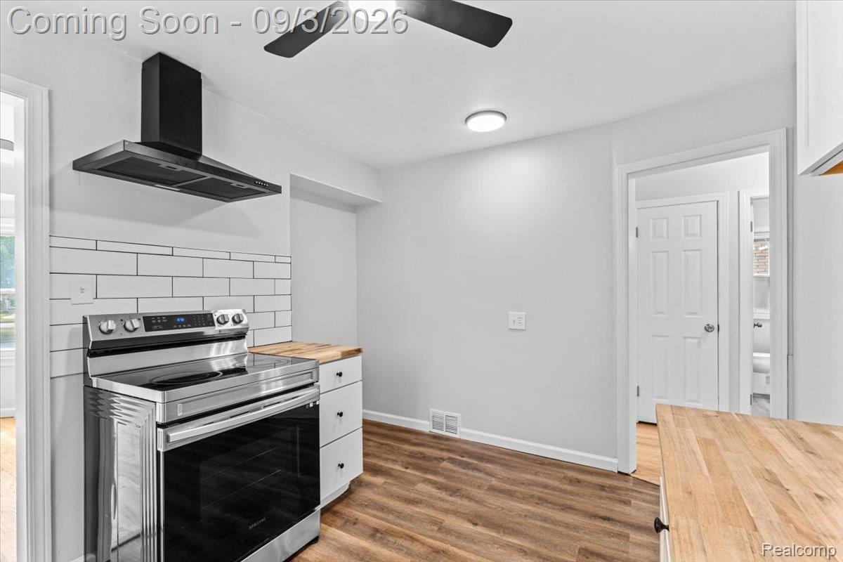 8550 W Outer Drive Property Photo 11