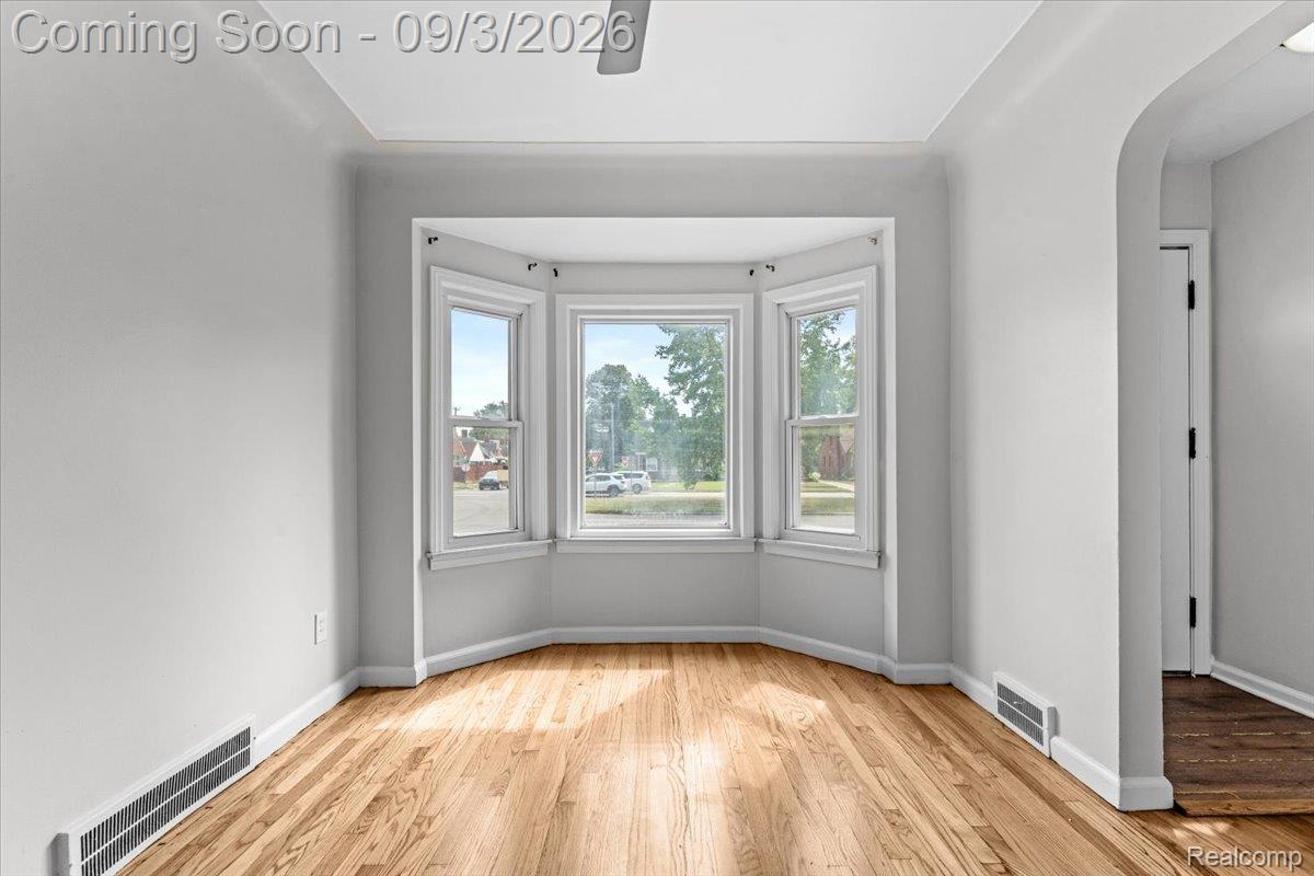 8550 W Outer Drive Property Photo 12