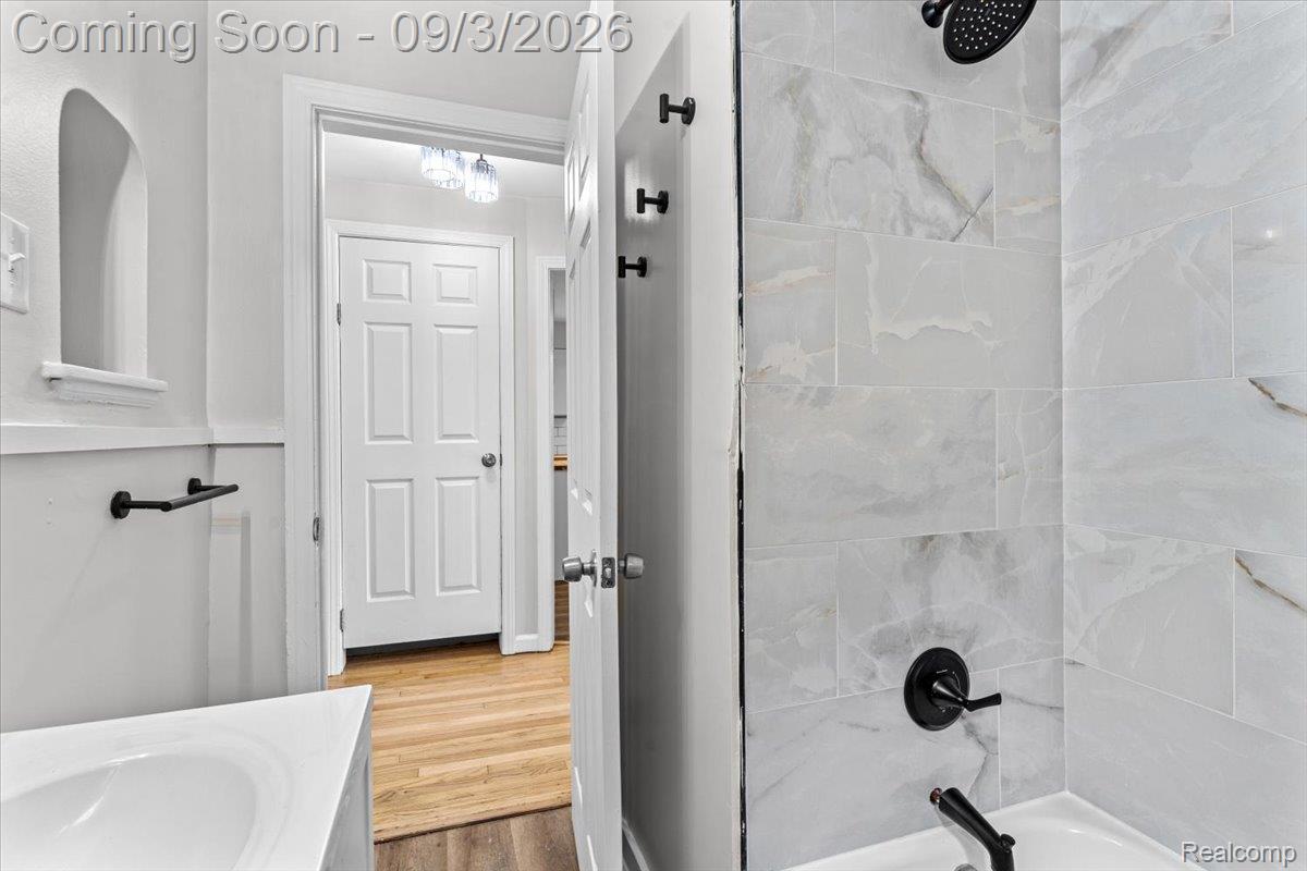 8550 W Outer Drive Property Photo 21