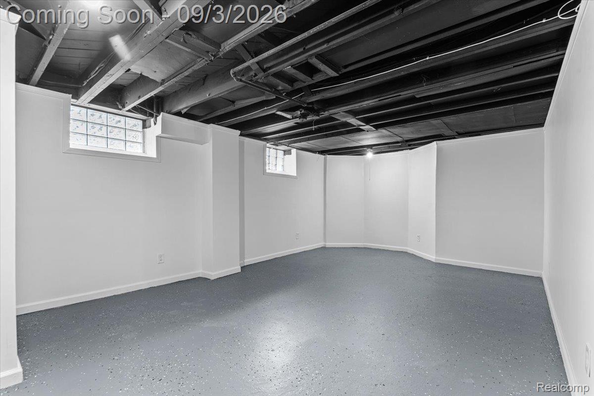 8550 W Outer Drive Property Photo 24
