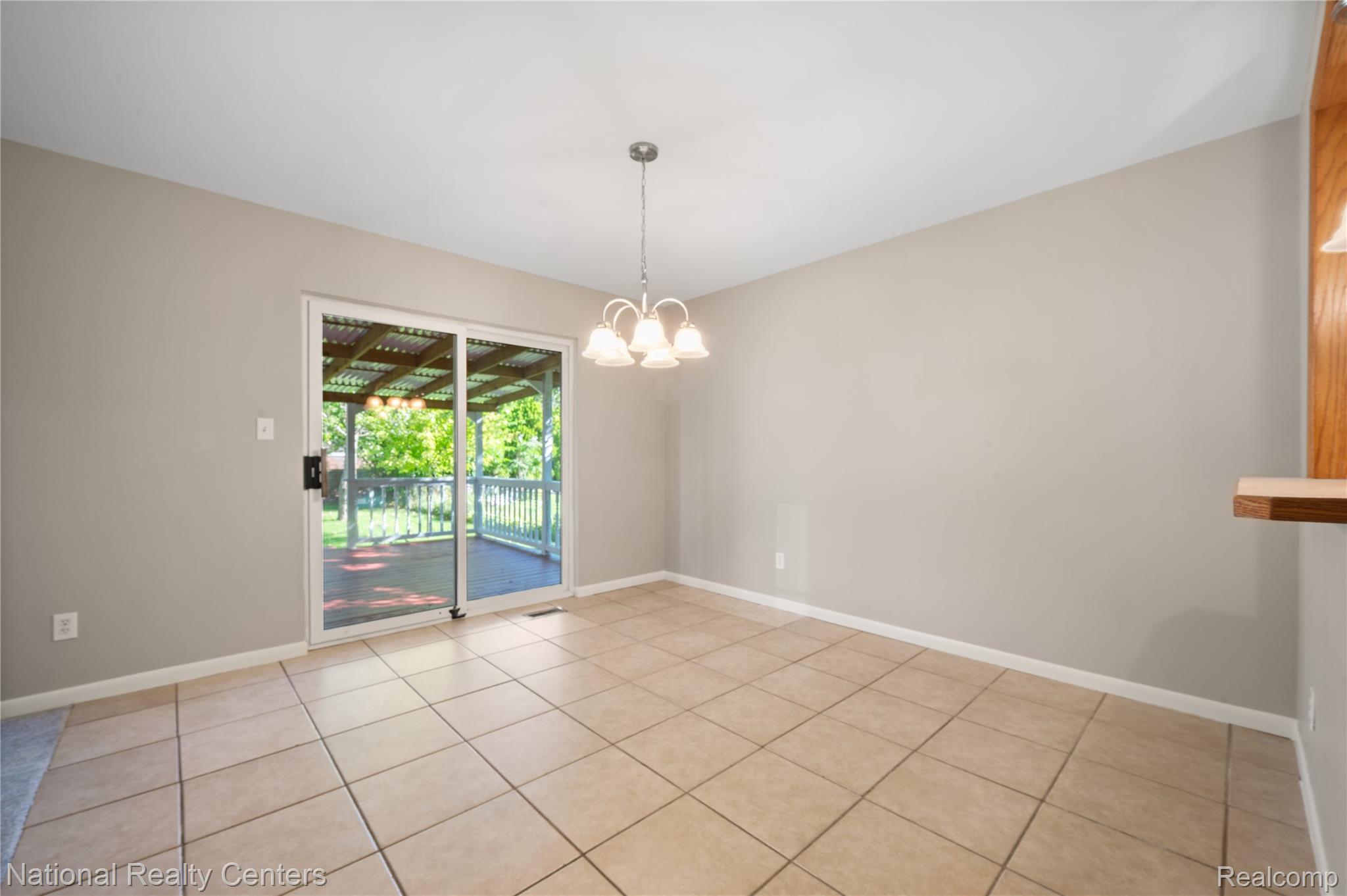 45162 Forest Trail Drive Property Photo 7