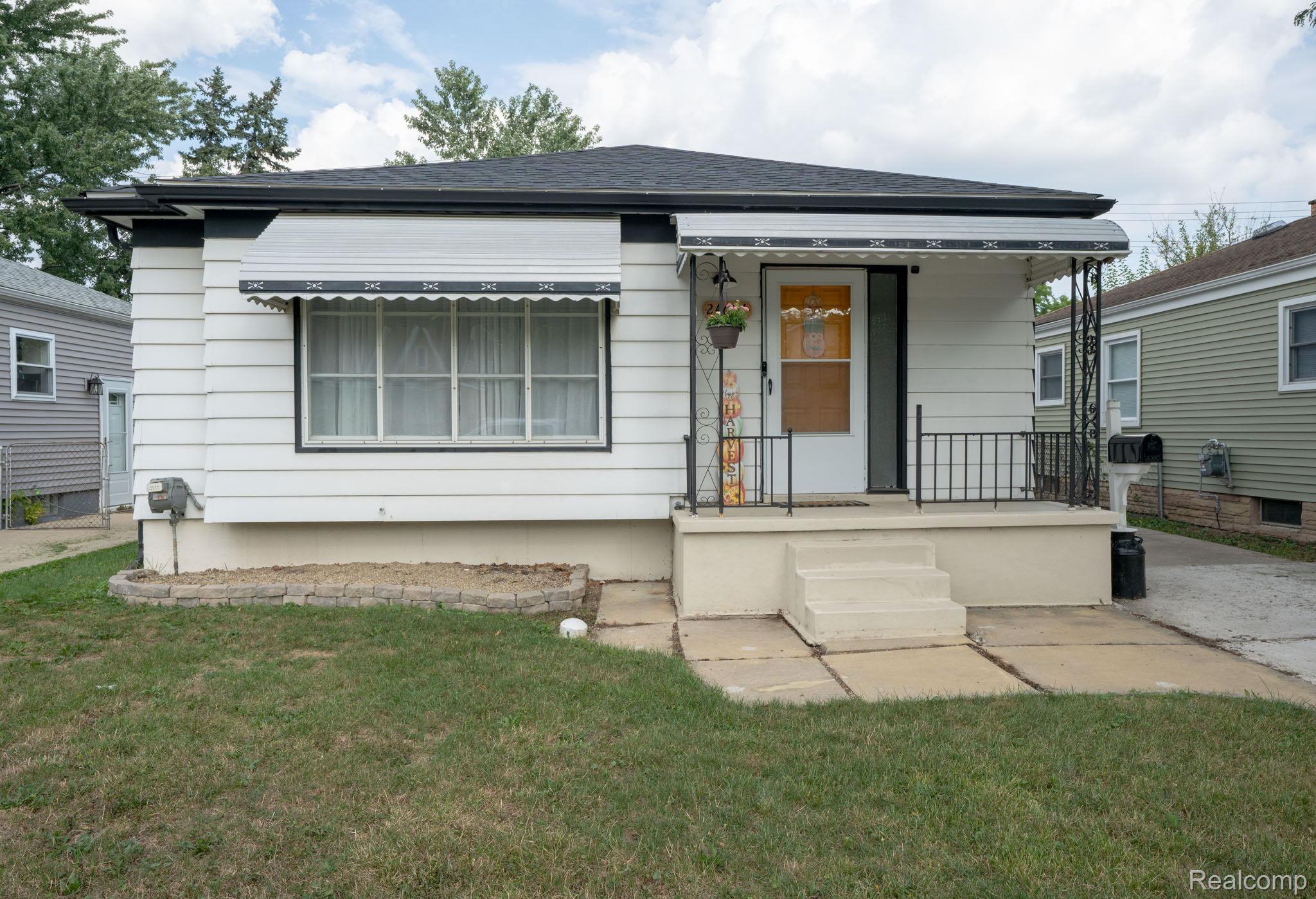 24684 Lambrecht Avenue Property Photo 4